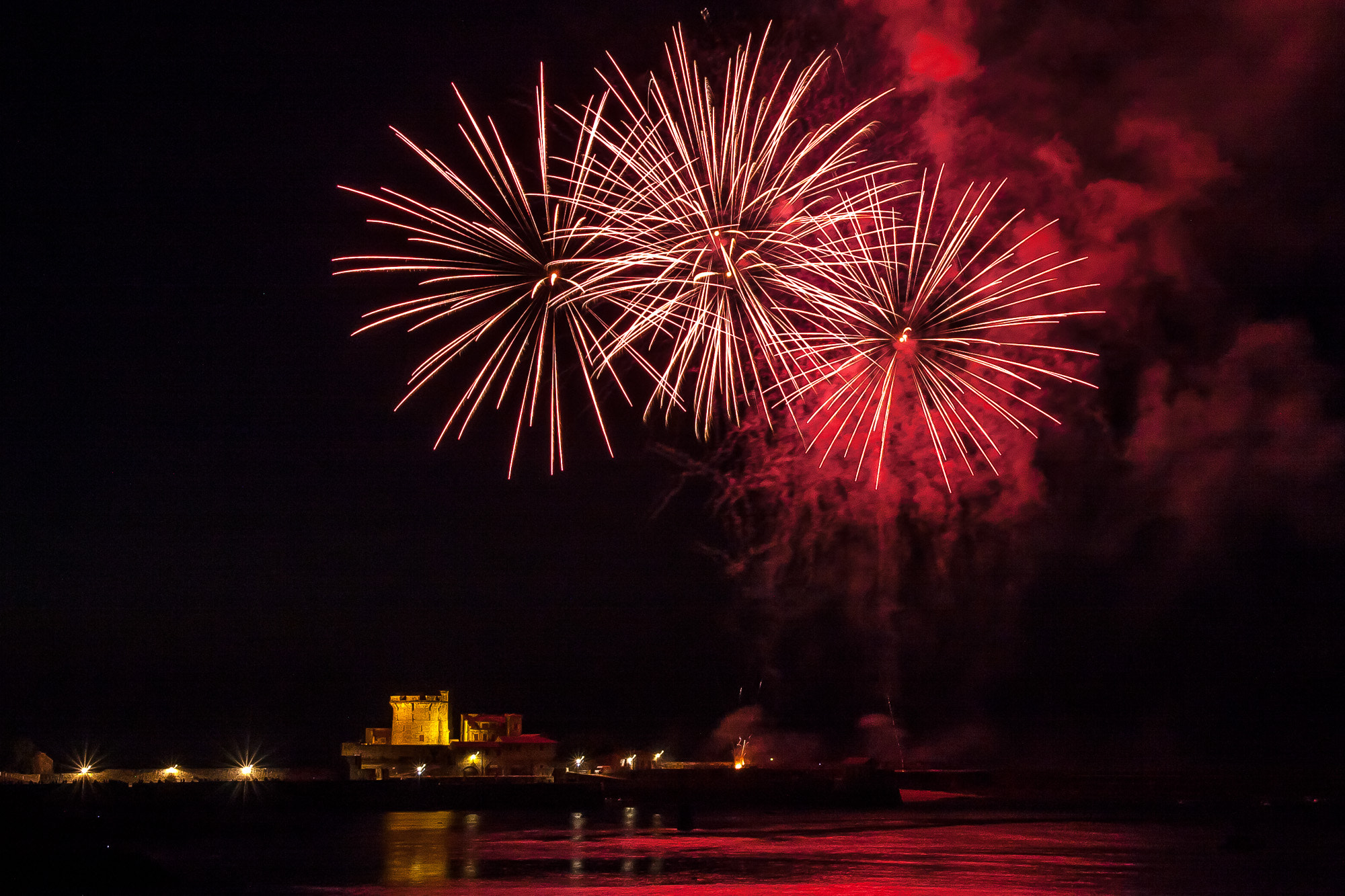 Canon EOS 40D + Sigma 18-50mm f/2.8 Macro sample photo. Feu d'artifice à ciboure socoa photography