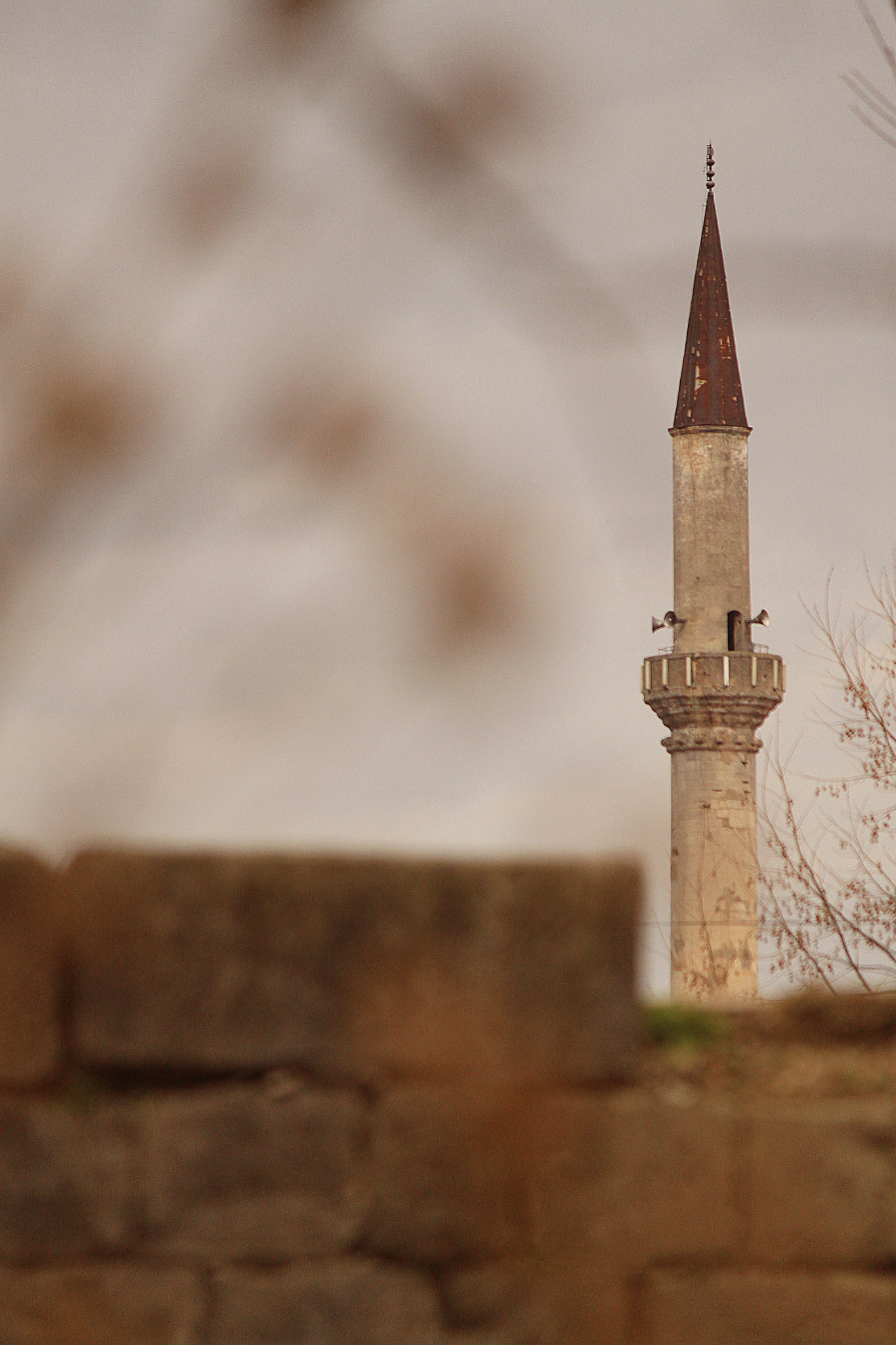 Canon EOS 500D (EOS Rebel T1i / EOS Kiss X3) + Canon EF-S 55-250mm F4-5.6 IS sample photo. Fethija - city mosque photography