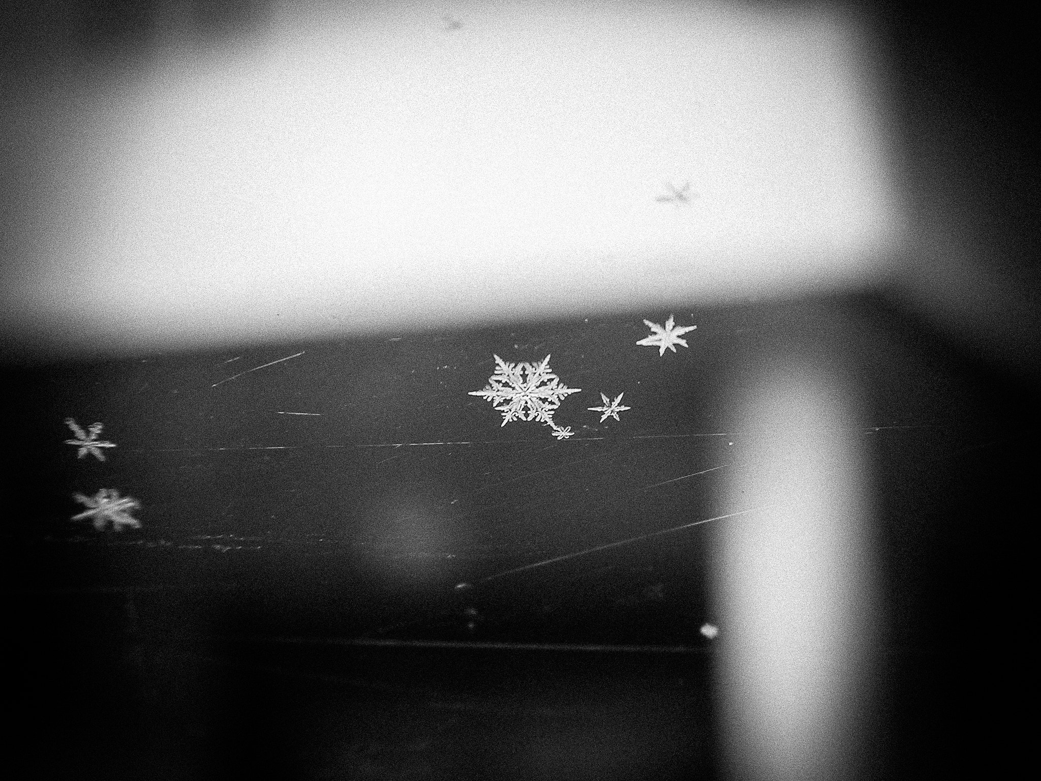 KONICA MINOLTA DiMAGE Z10 sample photo. Snowflakes on my old car photography