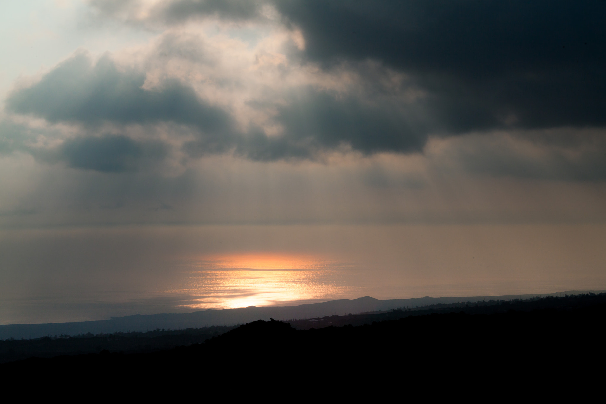 Canon EF 70-200mm F4L IS USM sample photo. Sunset over big island photography