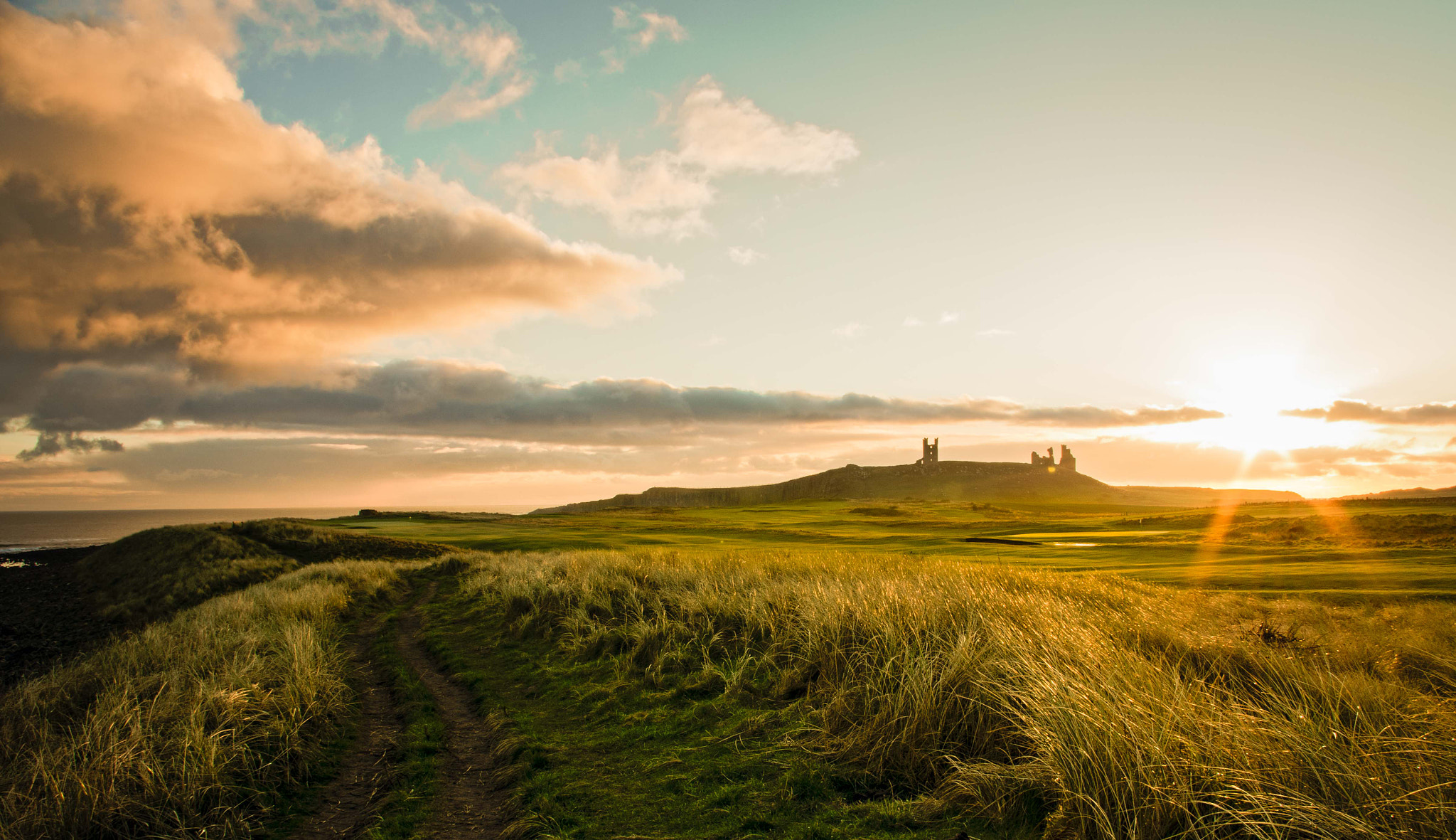 Samsung/Schneider D-XENON 18-55mm F3.5-5.6 sample photo. Dunstanburgh castle photography