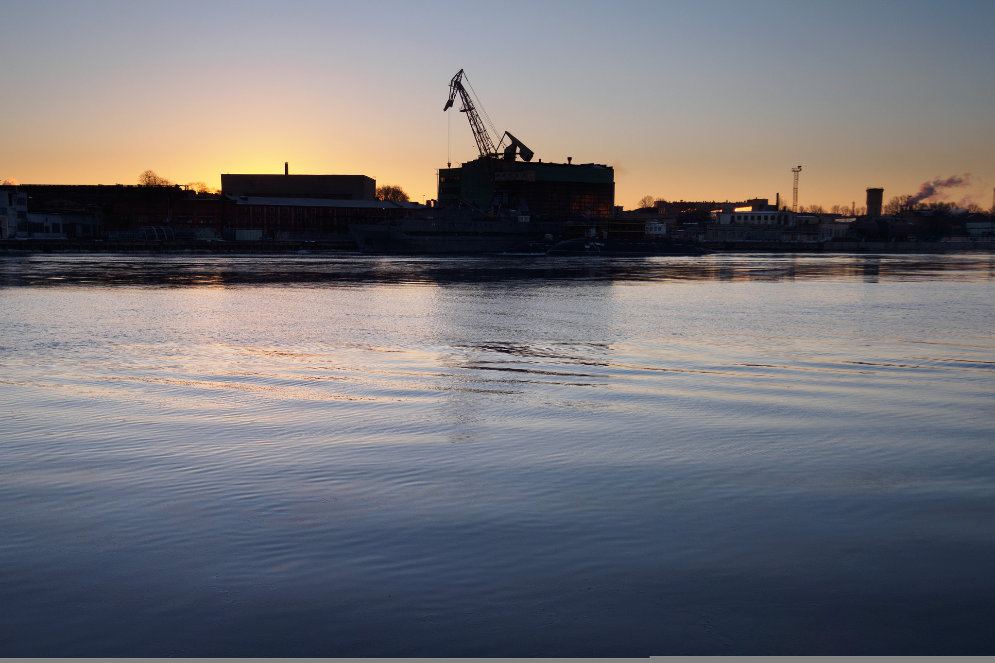 Olympus PEN E-PM2 + Olympus M.Zuiko Digital 14-42mm F3.5-5.6 II R sample photo. Sunrise at admiralty shipyard. calm on neva photography