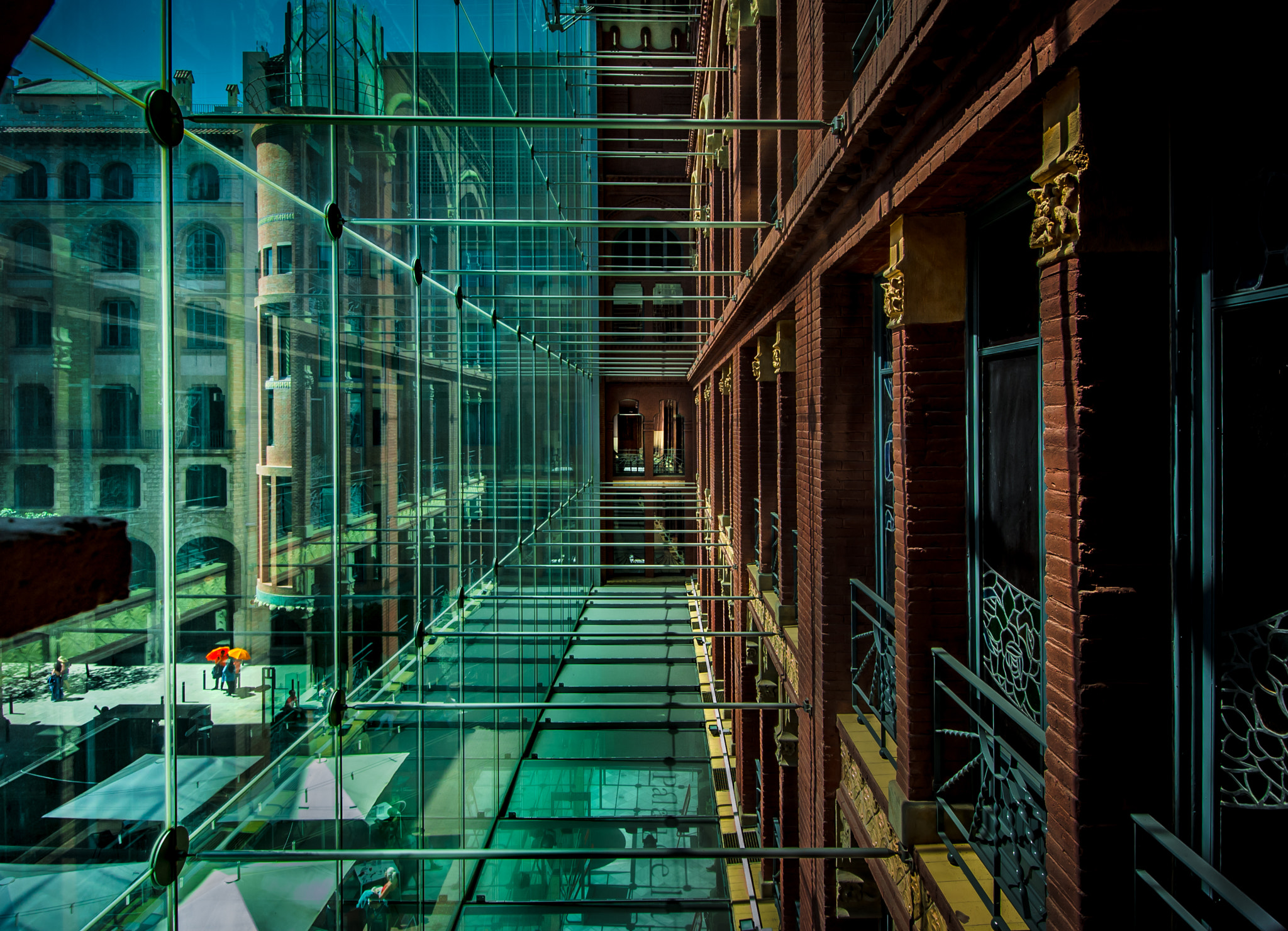 Nikon 1 Nikkor VR 6.7-13mm F3.5-5.6 sample photo. Cubes in barcelona photography
