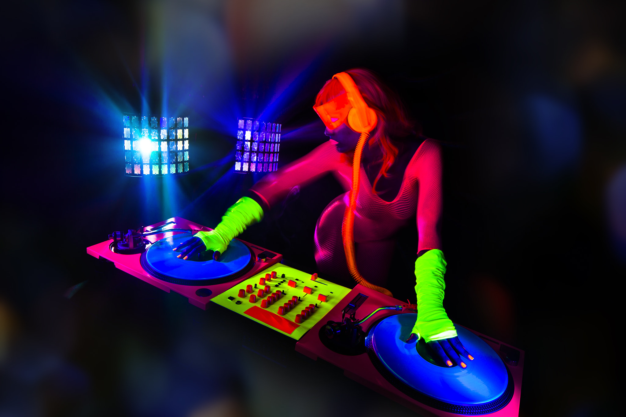 Canon TS-E 24.0mm f/3.5 L II sample photo. Sexy neon uv glow dj photography