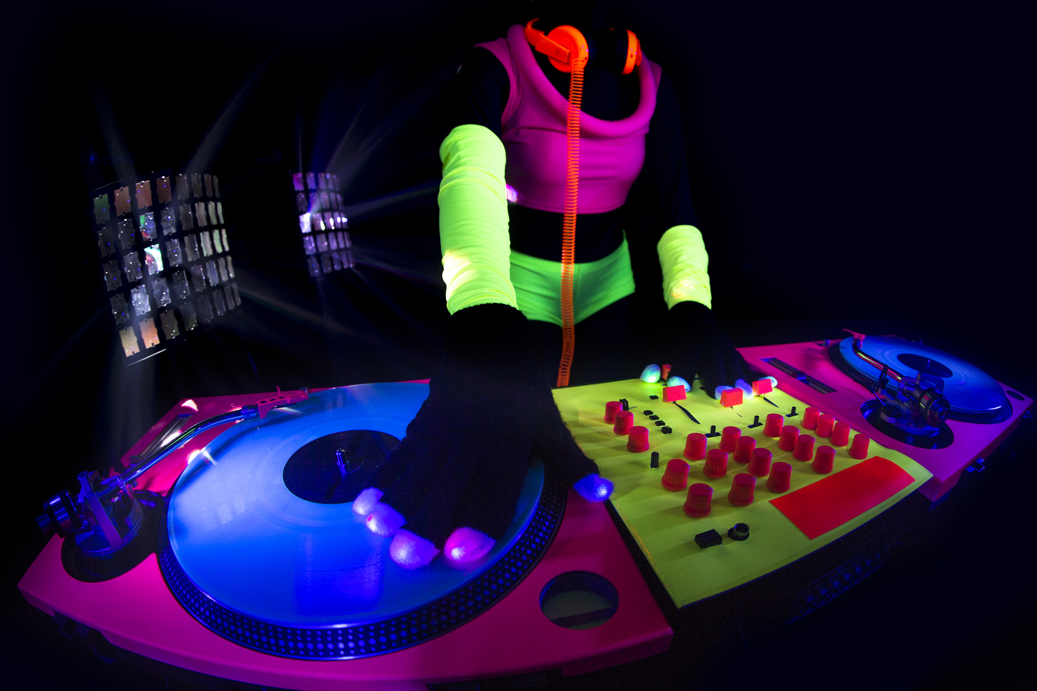 Canon EF 8-15mm F4L Fisheye USM sample photo. Sexy neon uv glow dj photography