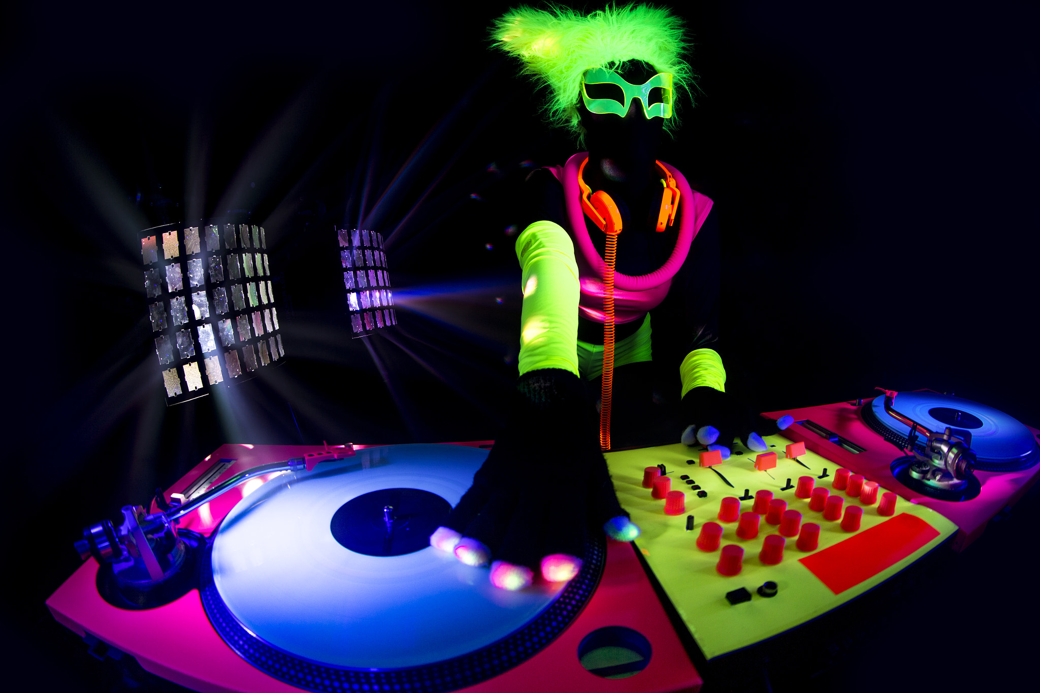 Canon EF 8-15mm F4L Fisheye USM sample photo. Sexy neon uv glow dj photography