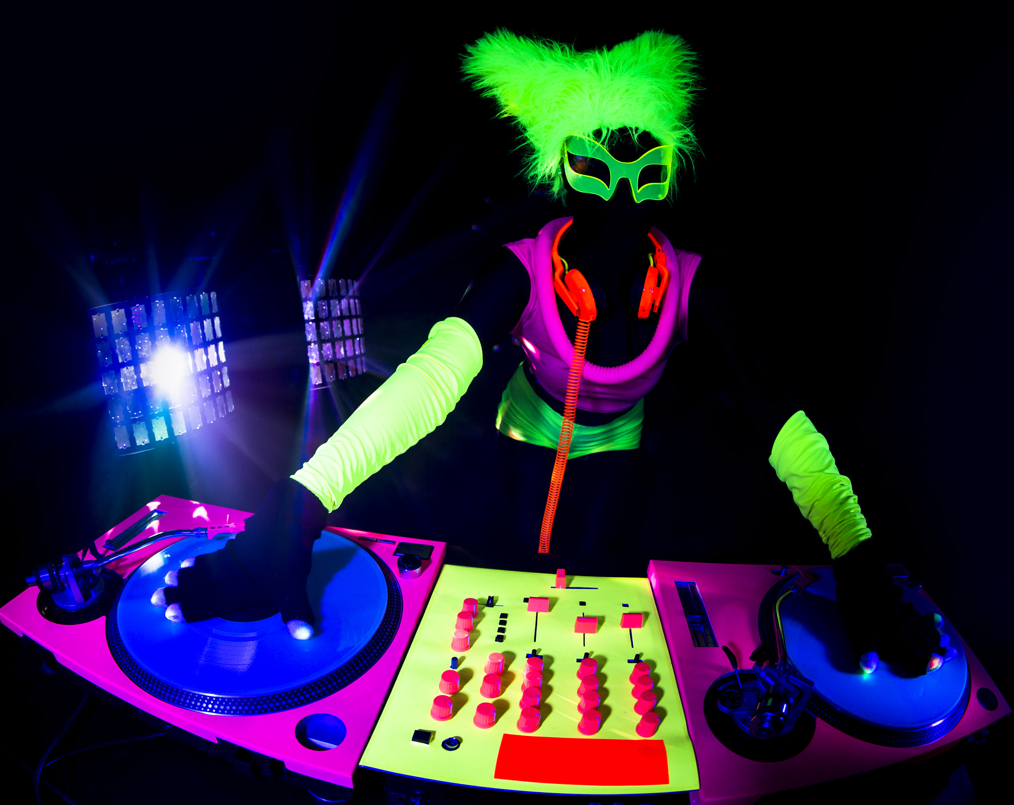 Canon EF 8-15mm F4L Fisheye USM sample photo. Sexy neon uv glow dj photography