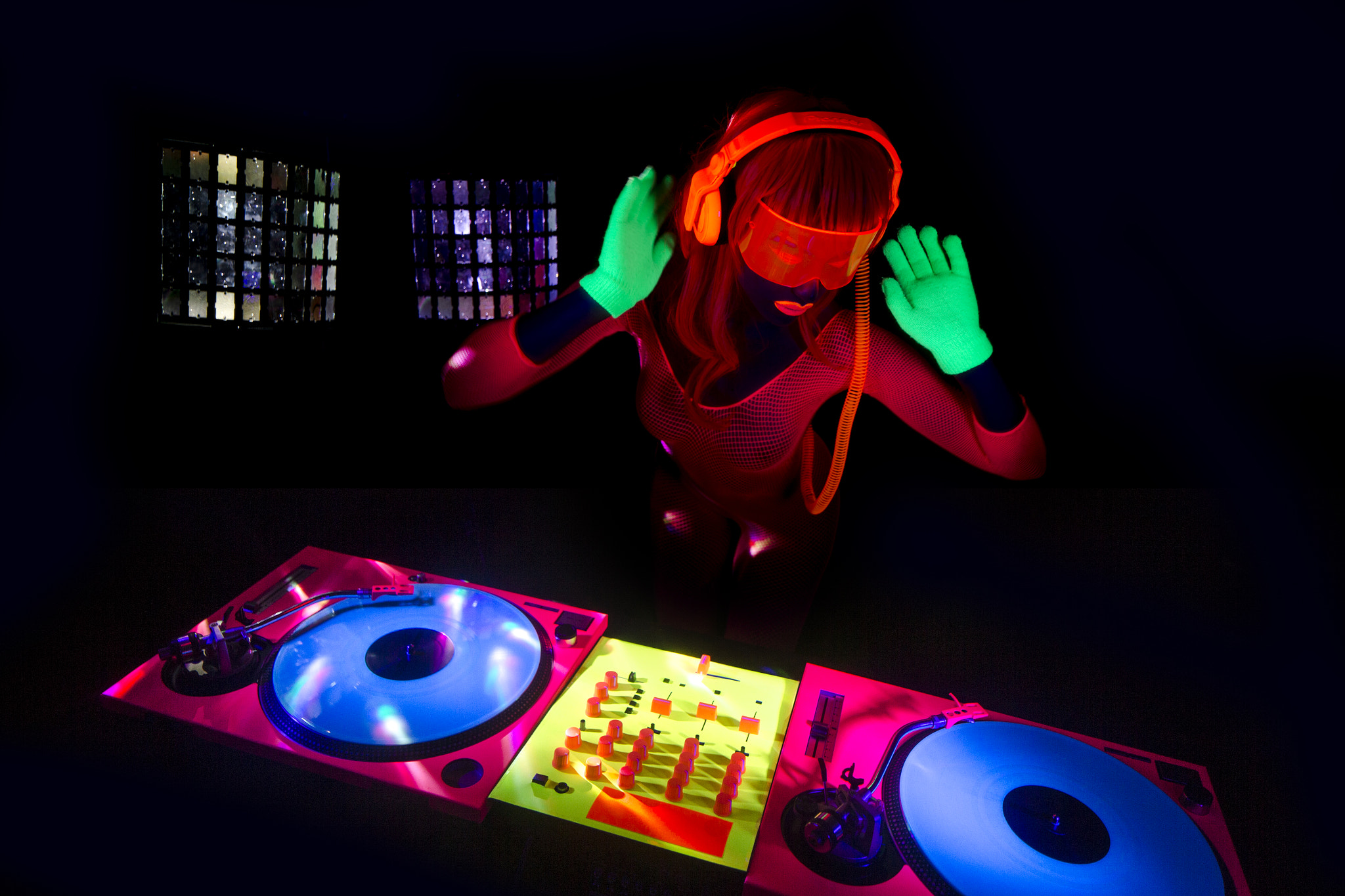 Canon TS-E 24.0mm f/3.5 L II sample photo. Sexy neon uv glow dj photography