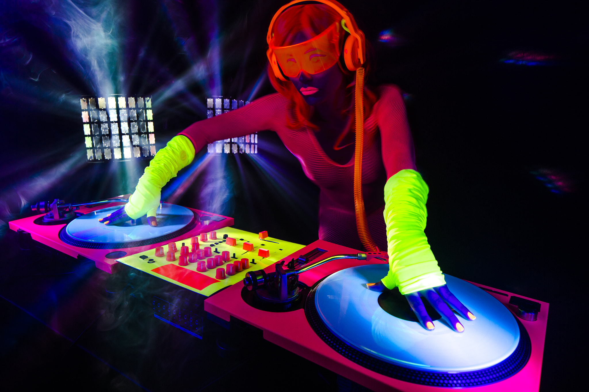 Canon TS-E 24.0mm f/3.5 L II sample photo. Sexy neon uv glow dj photography