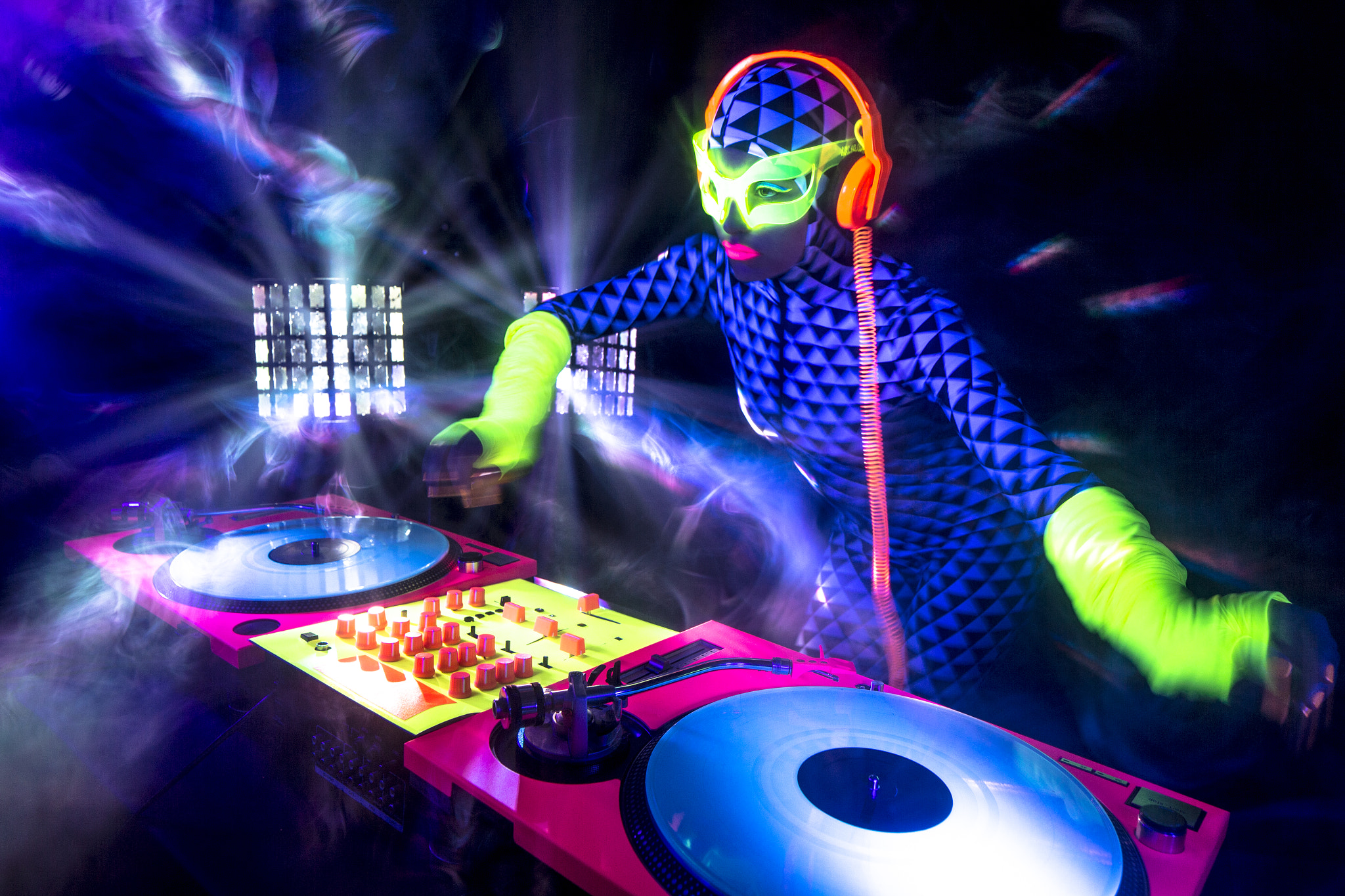 Canon TS-E 24.0mm f/3.5 L II sample photo. Sexy neon uv glow dj photography