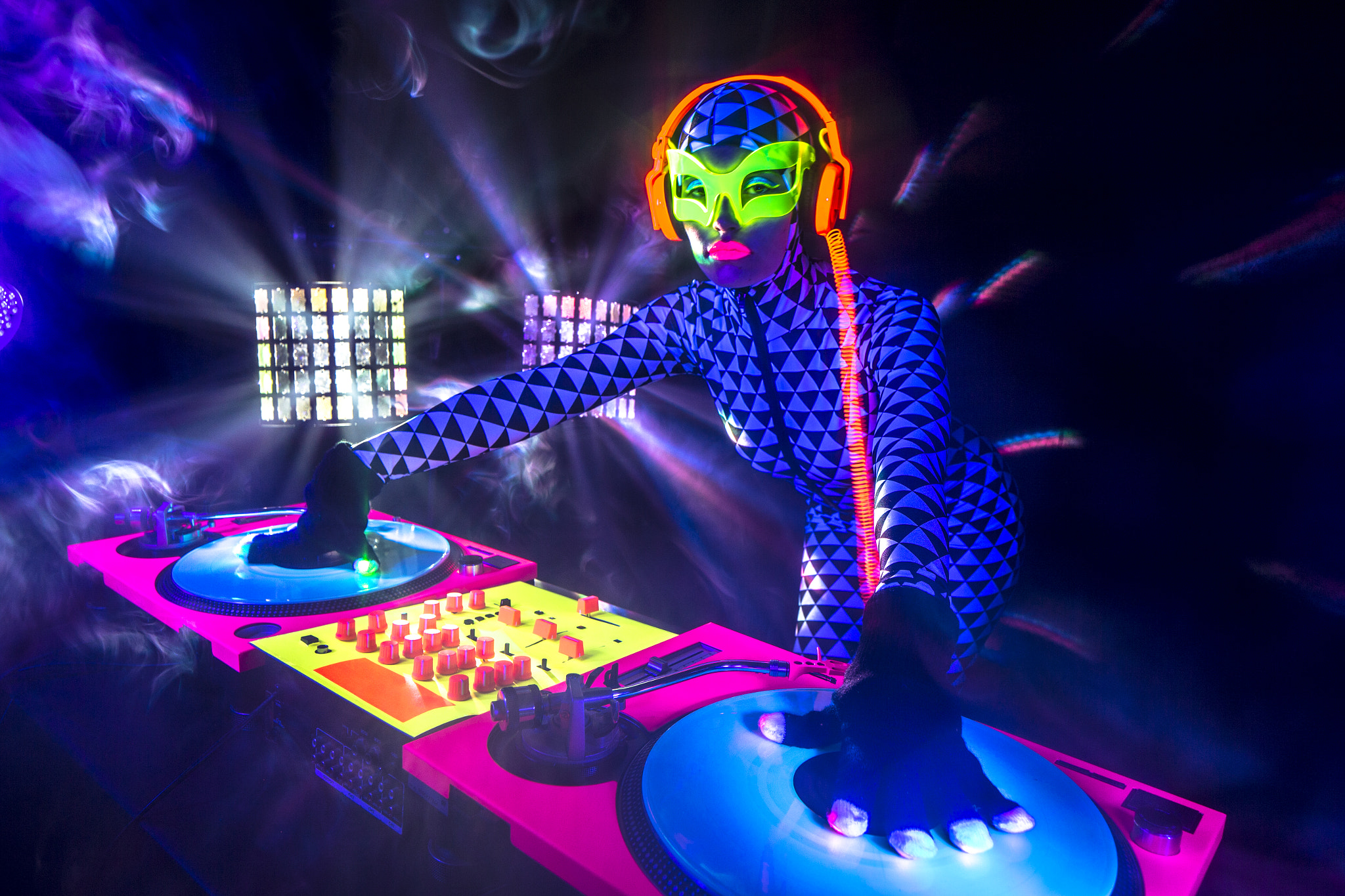 Canon TS-E 24.0mm f/3.5 L II sample photo. Sexy neon uv glow dj photography