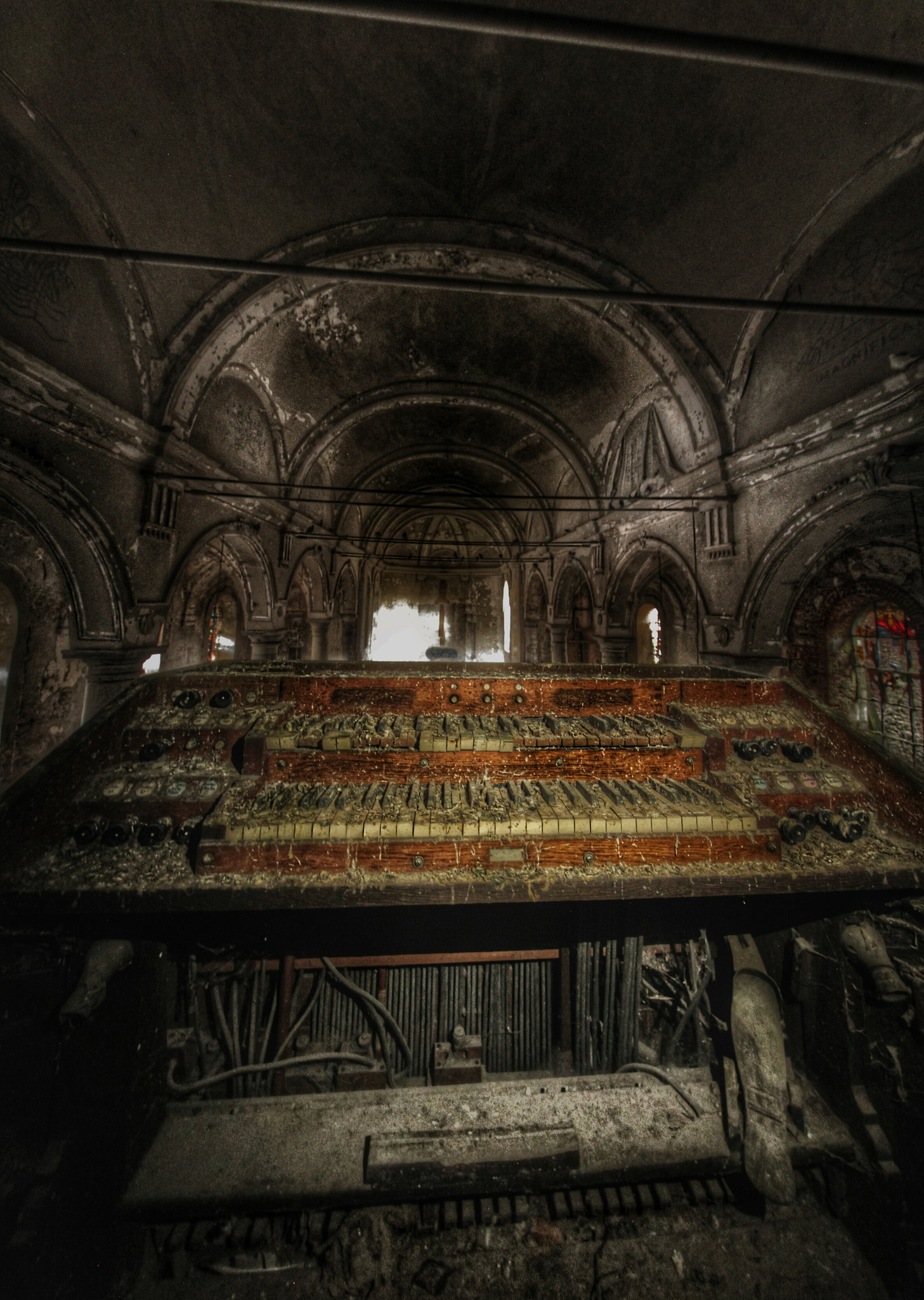 Canon EF-S 10-18mm F4.5–5.6 IS STM sample photo. Gravestone church photography