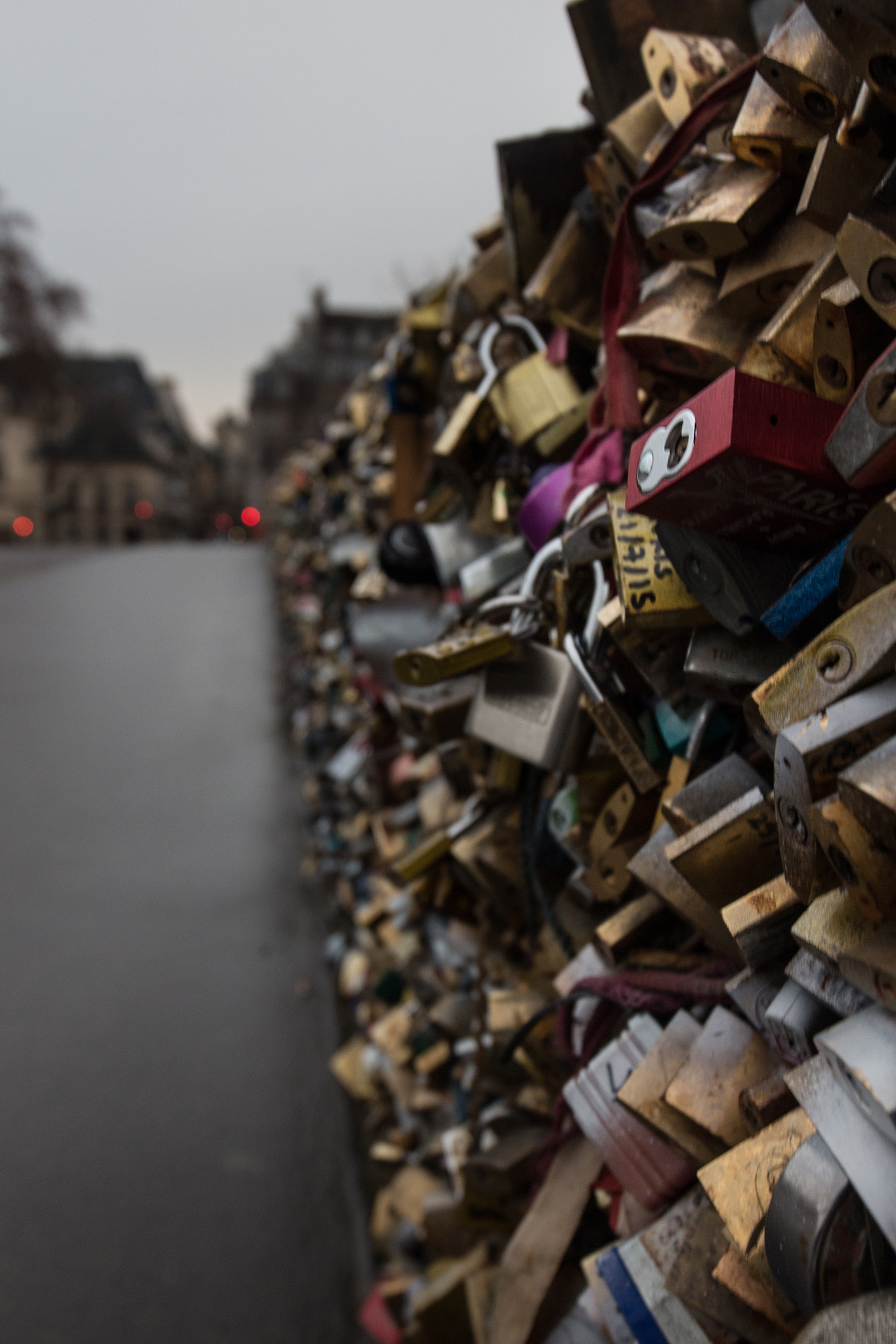 Canon EOS 700D (EOS Rebel T5i / EOS Kiss X7i) + Canon EF 16-35mm F4L IS USM sample photo. Lock bridge in paris (pont de l'archevêché) photography
