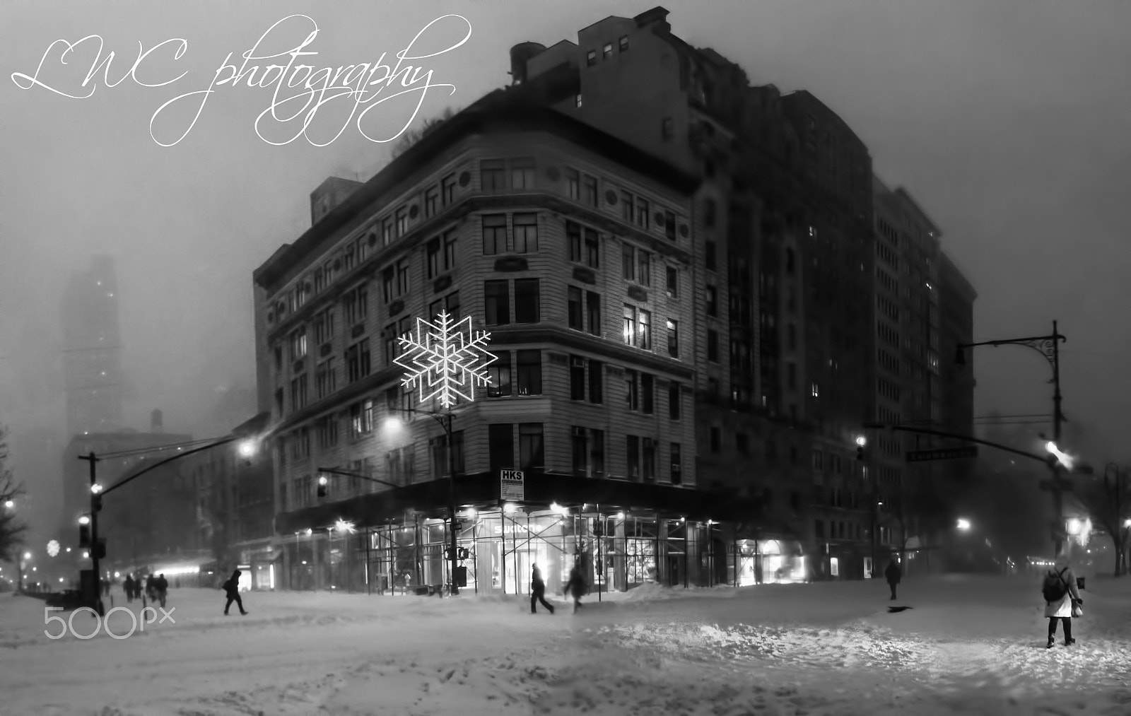 Canon EOS 1200D (EOS Rebel T5 / EOS Kiss X70 / EOS Hi) sample photo. Corner of blizzard and bustling photography