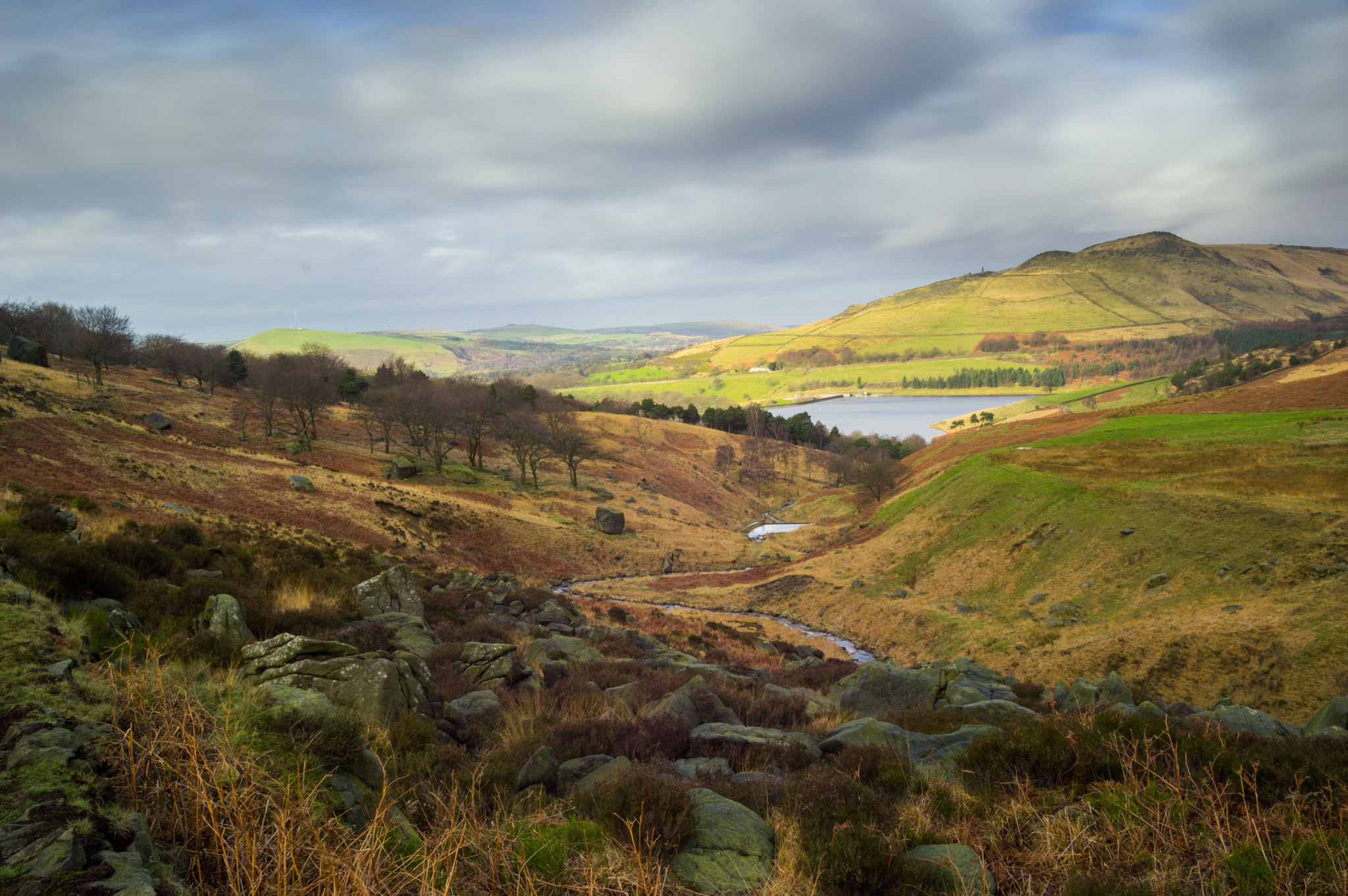 Nikon D3200 + Sigma 18-50mm F2.8 EX DC Macro sample photo. Dovestone reservoir photography