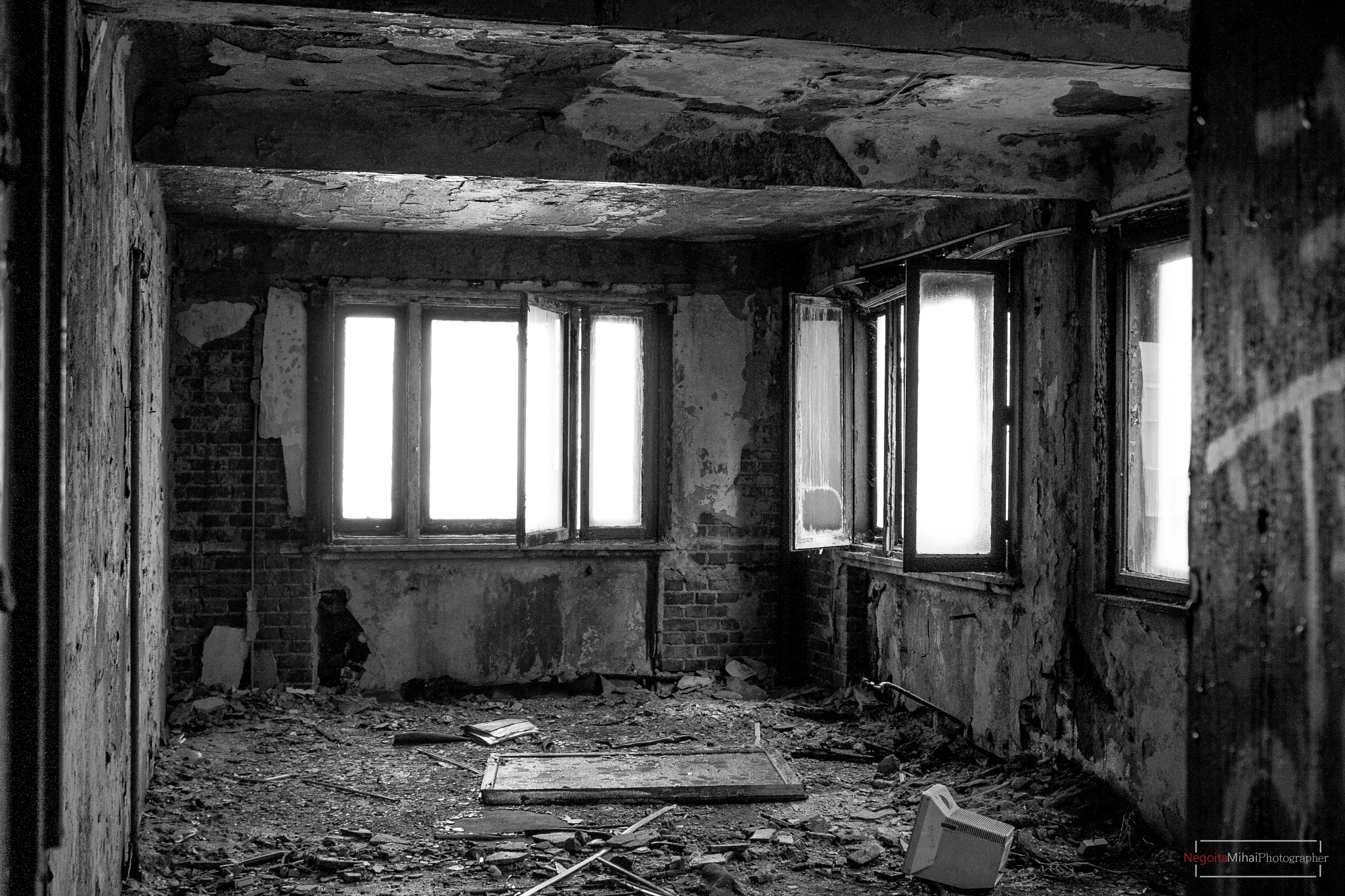 Canon EOS 400D (EOS Digital Rebel XTi / EOS Kiss Digital X) sample photo. Deteriorare photography