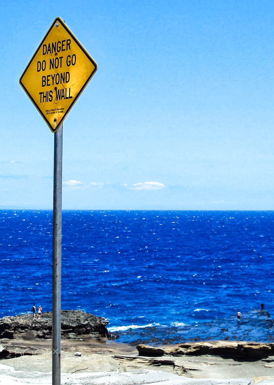 Olympus uD800,S800 sample photo. Lanai lookout - do not cross photography