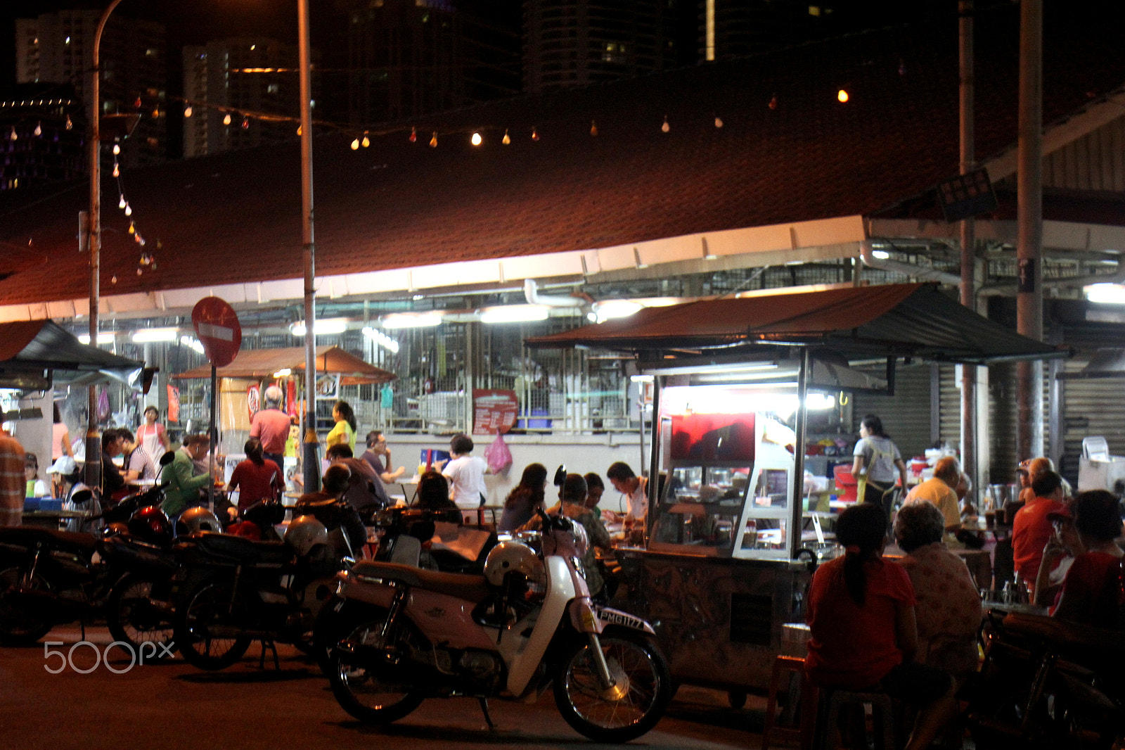 Canon EOS 60D + Sigma 18-50mm F2.8-4.5 DC OS HSM sample photo. Streetfood dining in georgetown, penang photography