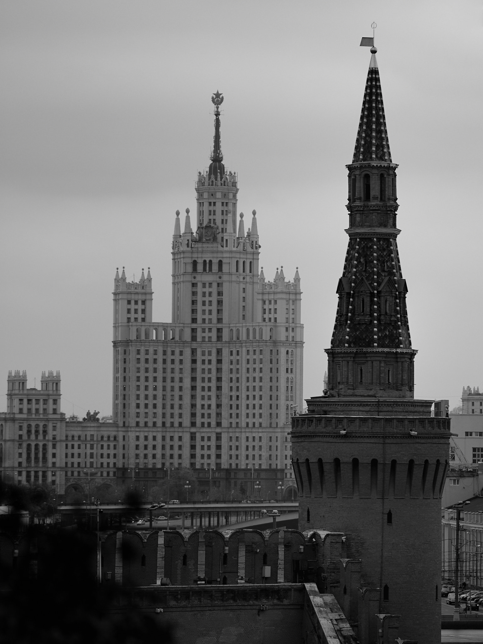 Nikon D600 + Nikon AF Nikkor 180mm F2.8D ED-IF sample photo. Stalin skyscraper and moscow kremlin tower photography