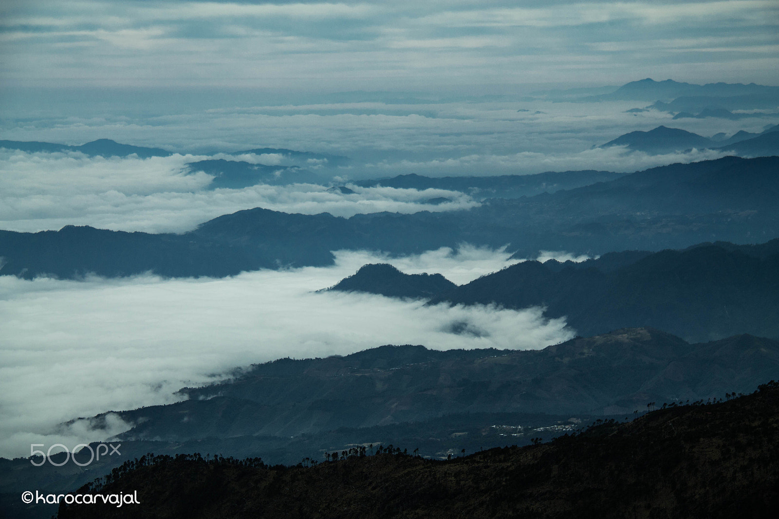 Canon EF-S 18-200mm F3.5-5.6 IS sample photo. Valle de nubes photography