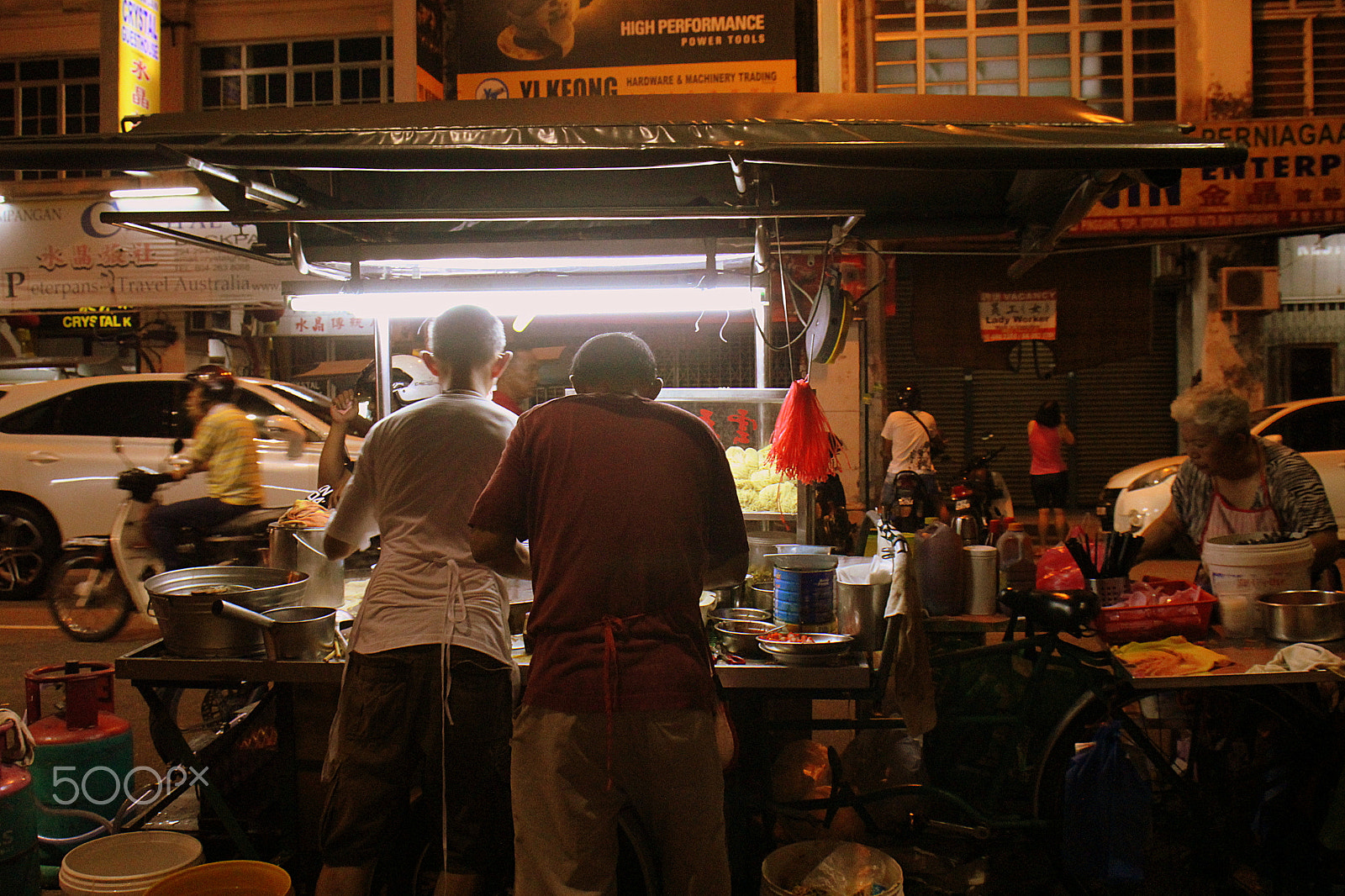 Canon EOS 60D + Sigma 18-50mm F2.8-4.5 DC OS HSM sample photo. Streetfood dining in georgetown, penang photography