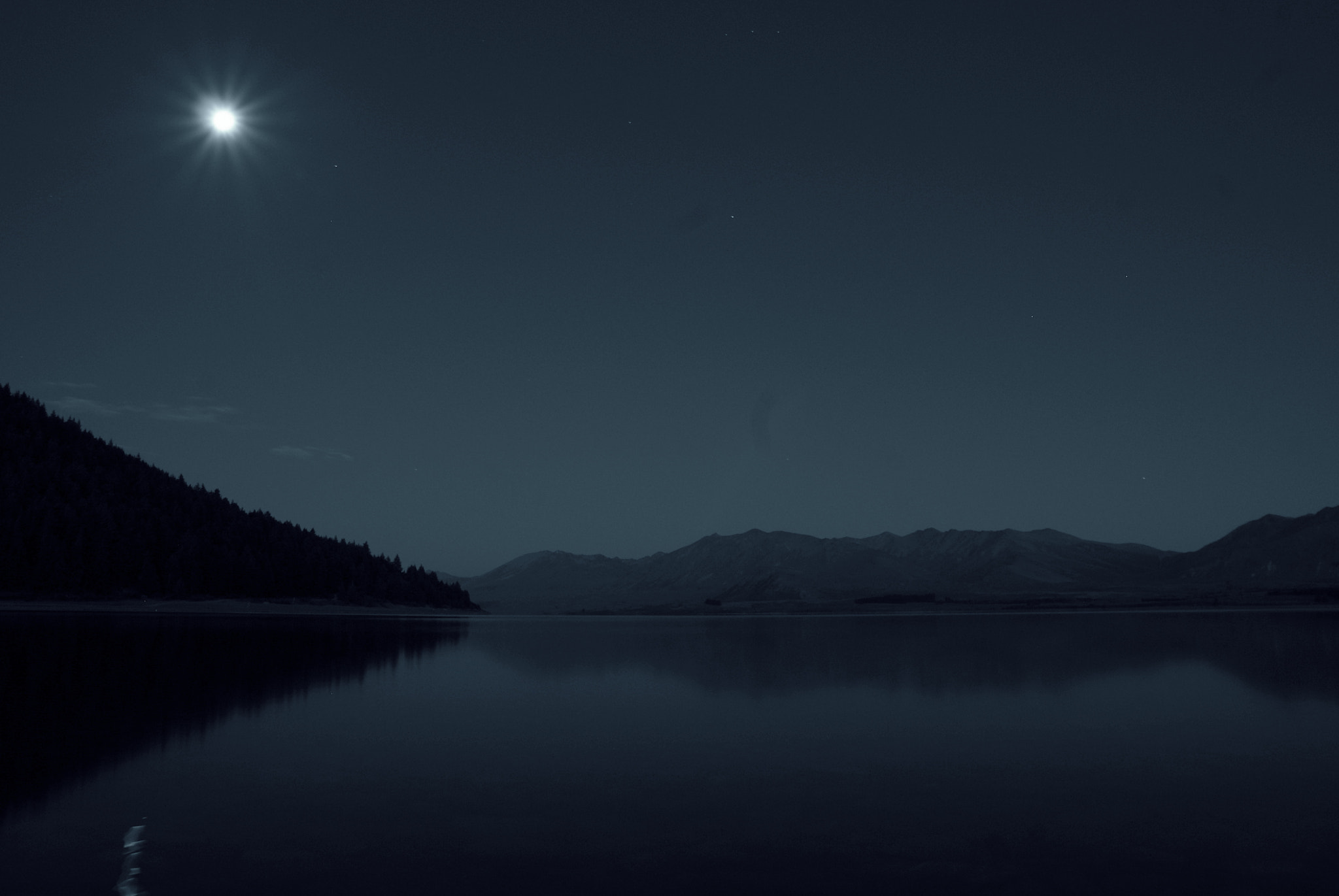 Sony Alpha DSLR-A300 sample photo. Lake tekapo moonlight photography
