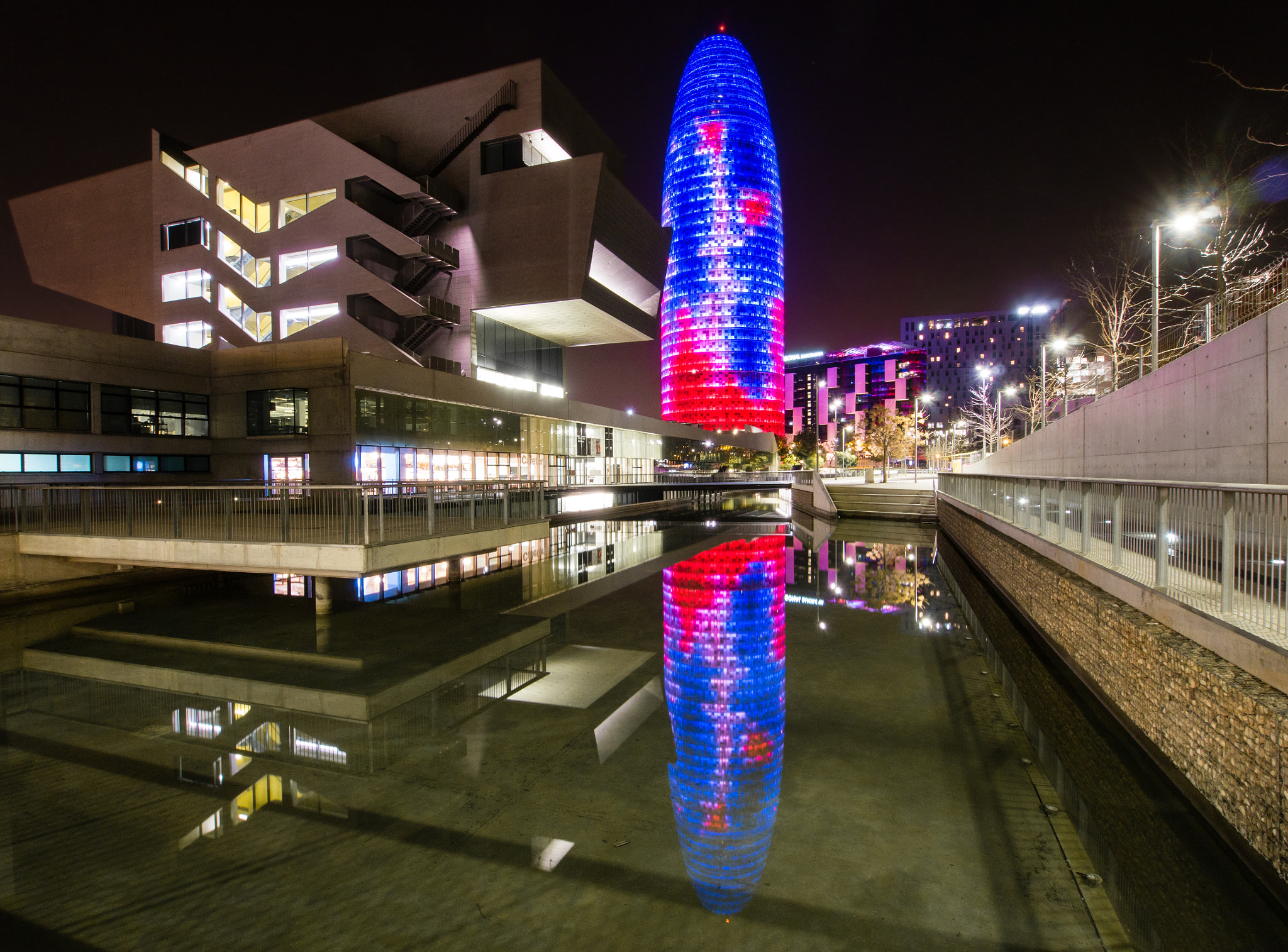 Panasonic Lumix DMC-G6 + OLYMPUS M.9-18mm F4.0-5.6 sample photo. Museo del diseño & torre agbar photography