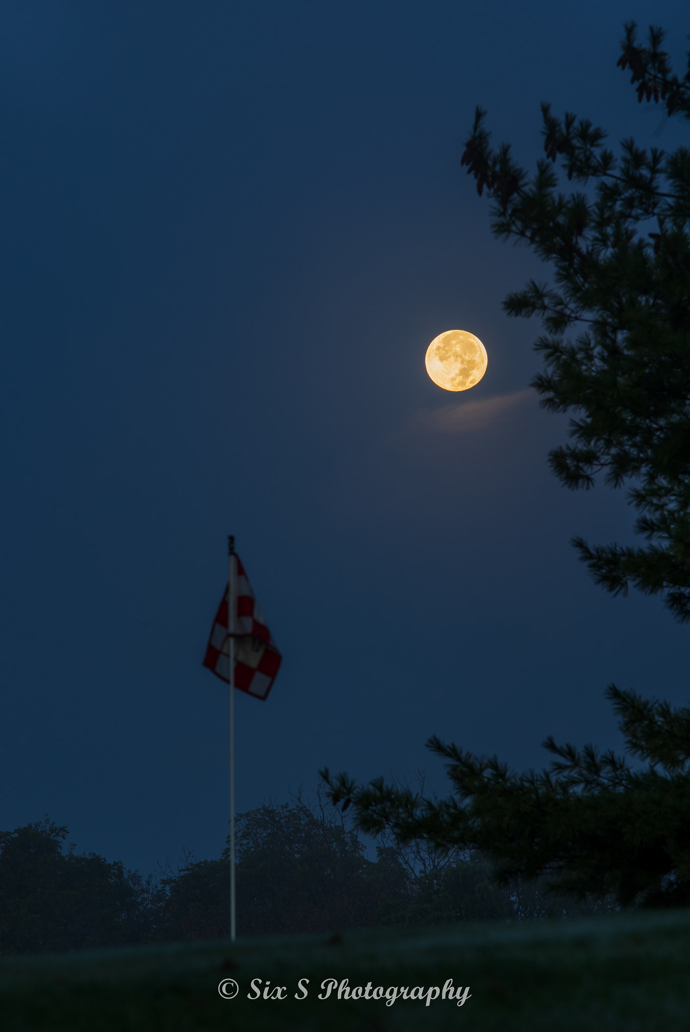 Sony a7 II + Canon EF 70-200mm F2.8L USM sample photo. Blood moon setting photography