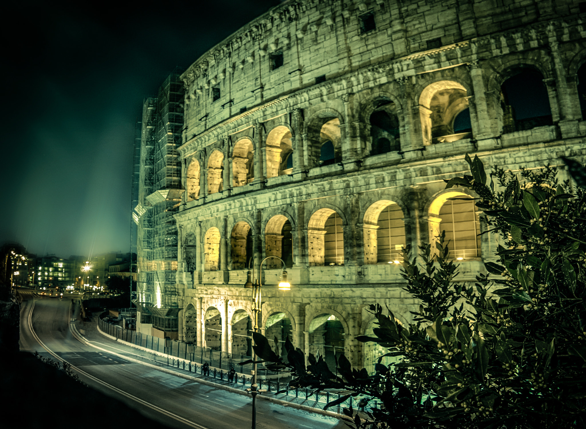 Sony Alpha DSLR-A700 + Minolta AF 50mm F1.7 sample photo. Colosseum by night photography