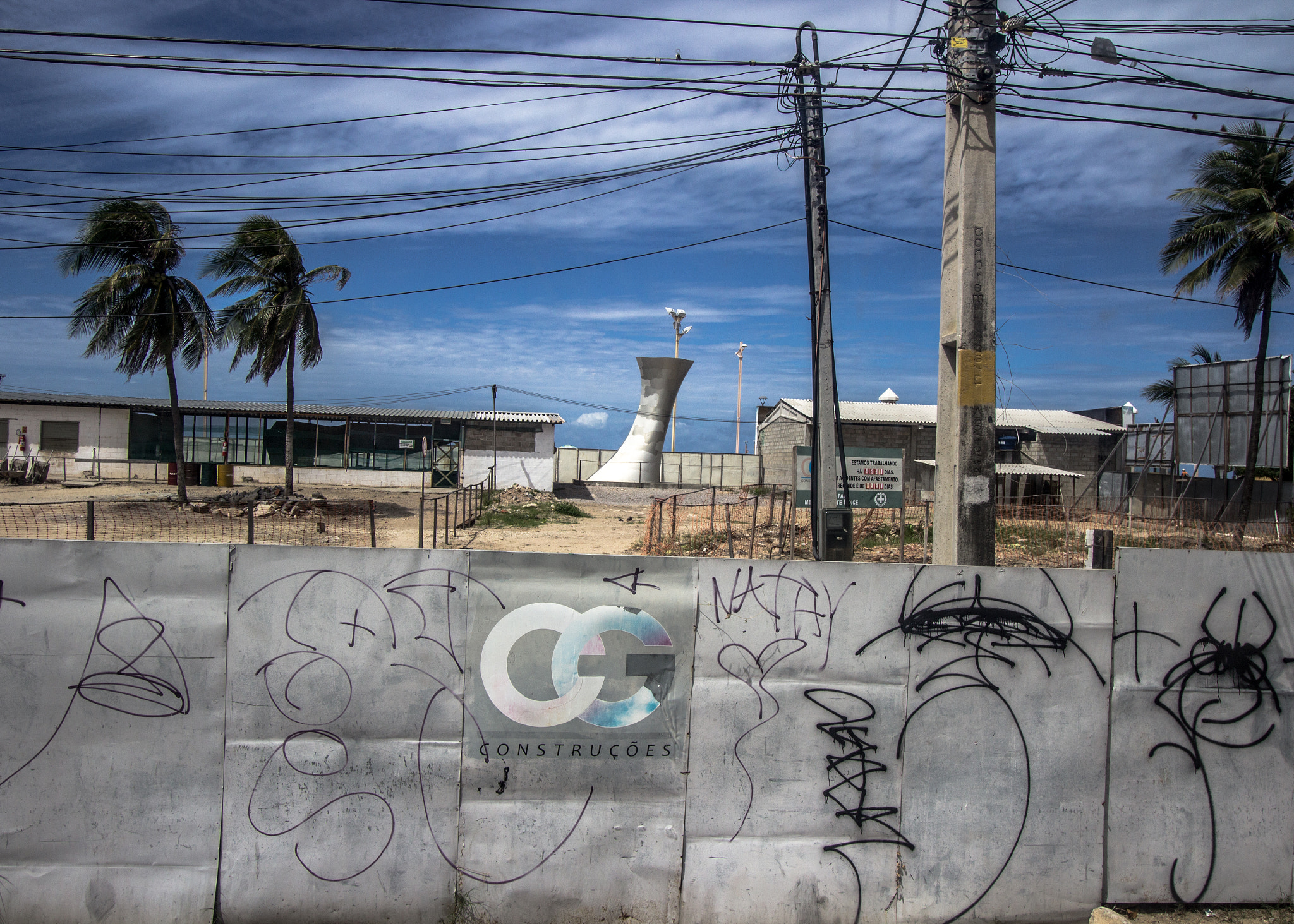 Canon EF-S 10-22mm F3.5-4.5 USM sample photo. High winds in fortaleza photography