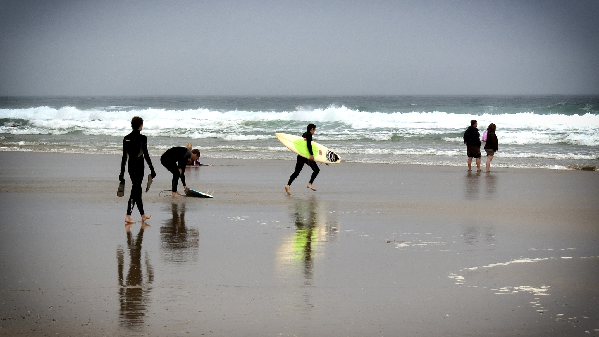 Pentax K100D + Sigma sample photo. Surfers photography