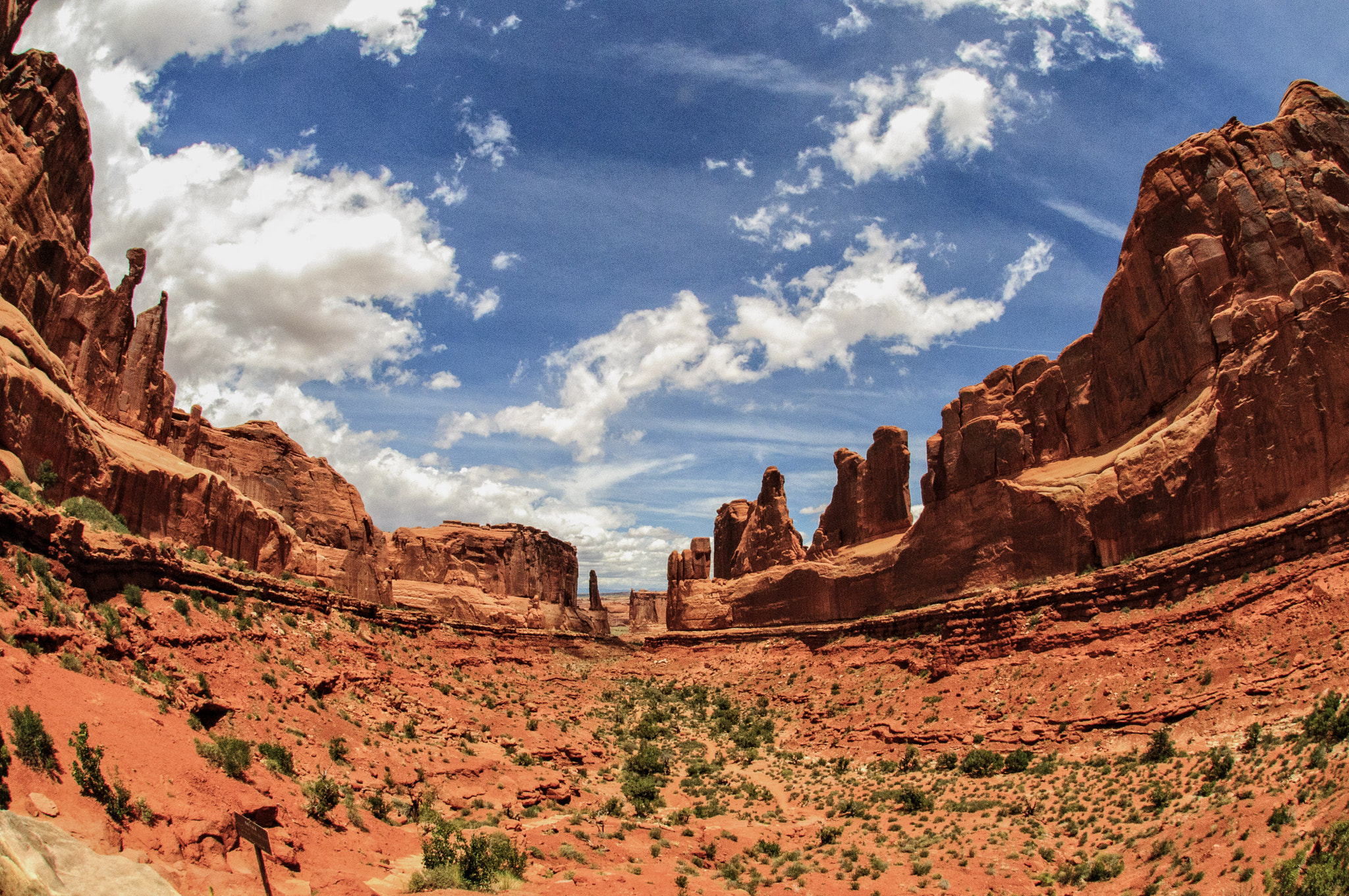 Nikon AF DX Fisheye-Nikkor 10.5mm F2.8G ED sample photo. Broad view at arches national park photography