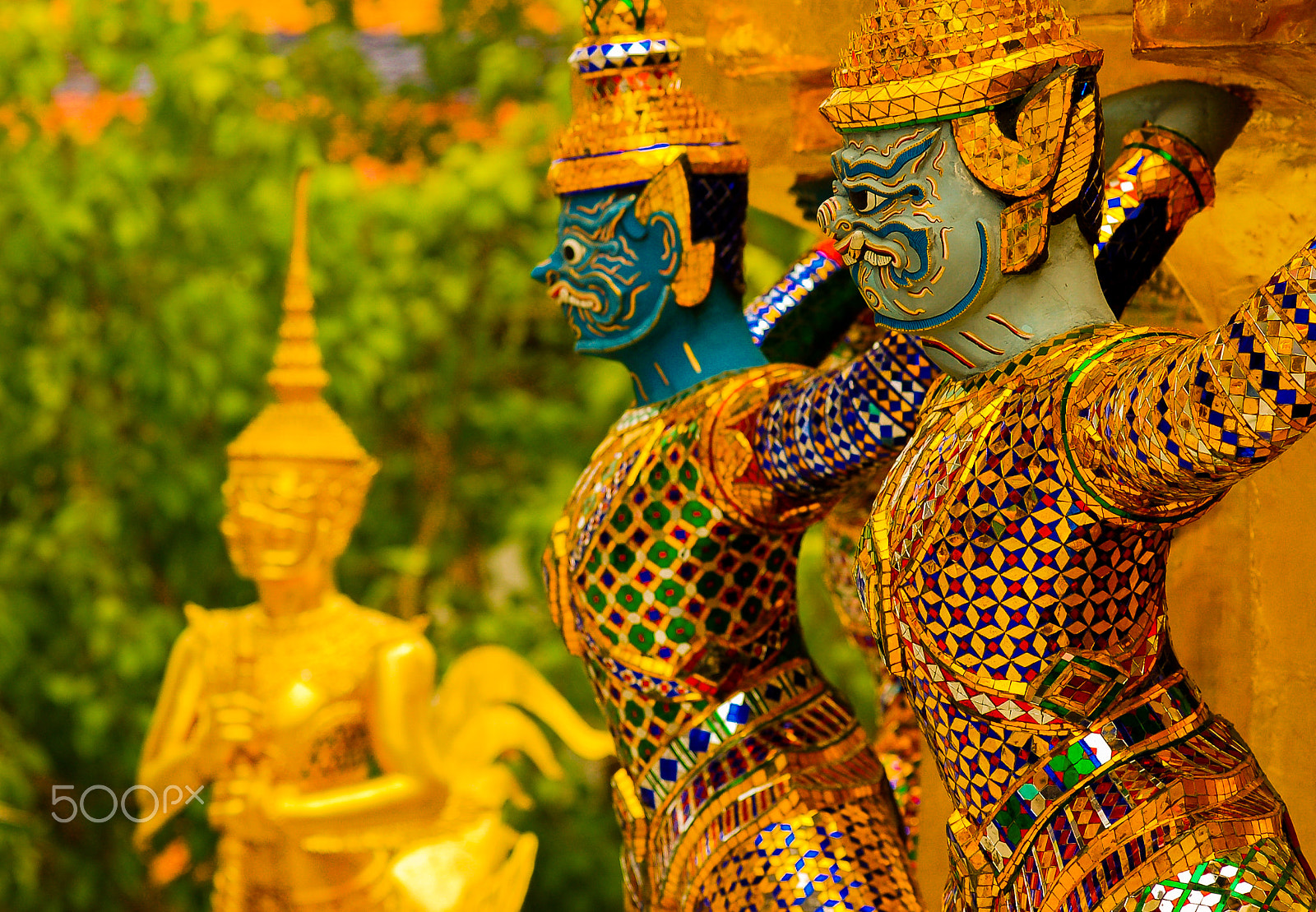 Nikon D50 sample photo. Wat phra kaew golden guards photography
