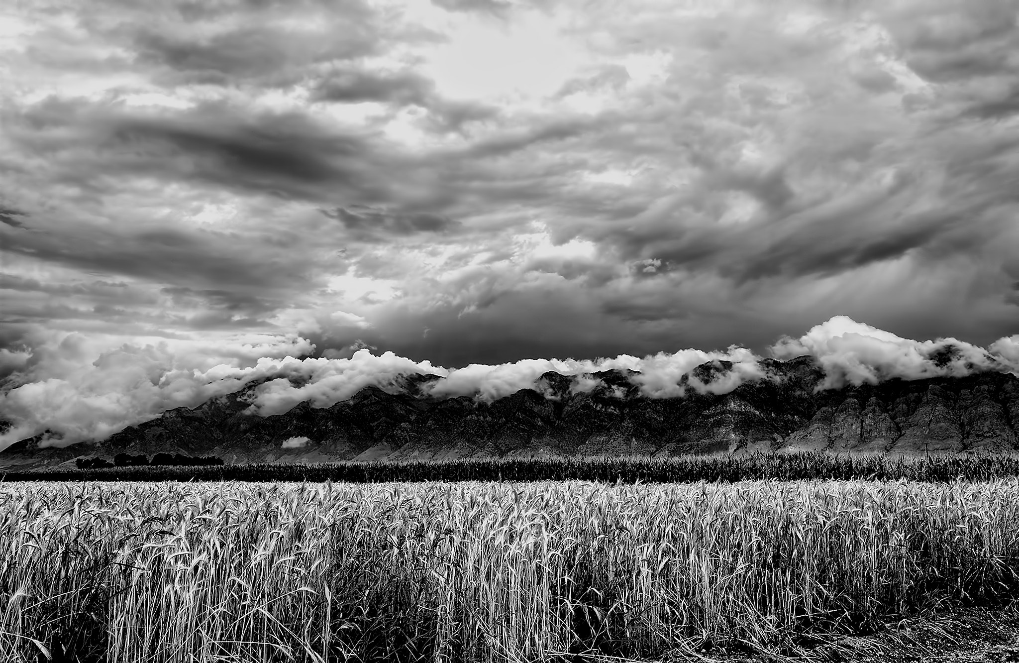 Pentax K20D + Pentax smc DA 16-45mm F4 ED AL sample photo. Hovering clouds photography
