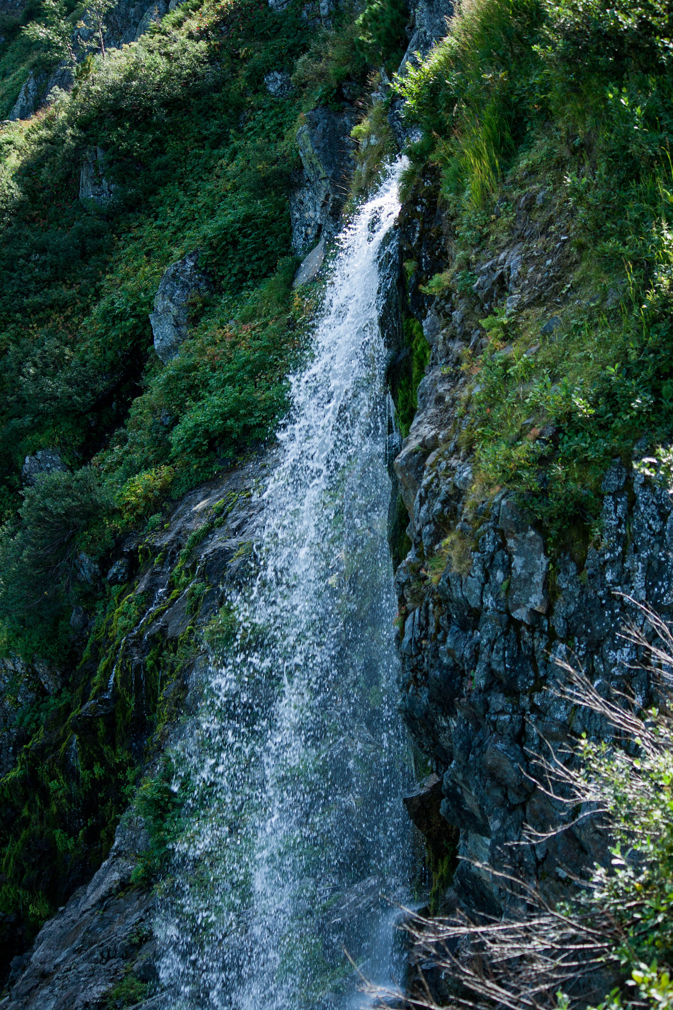 Canon EOS 400D (EOS Digital Rebel XTi / EOS Kiss Digital X) sample photo. Waterfall photography
