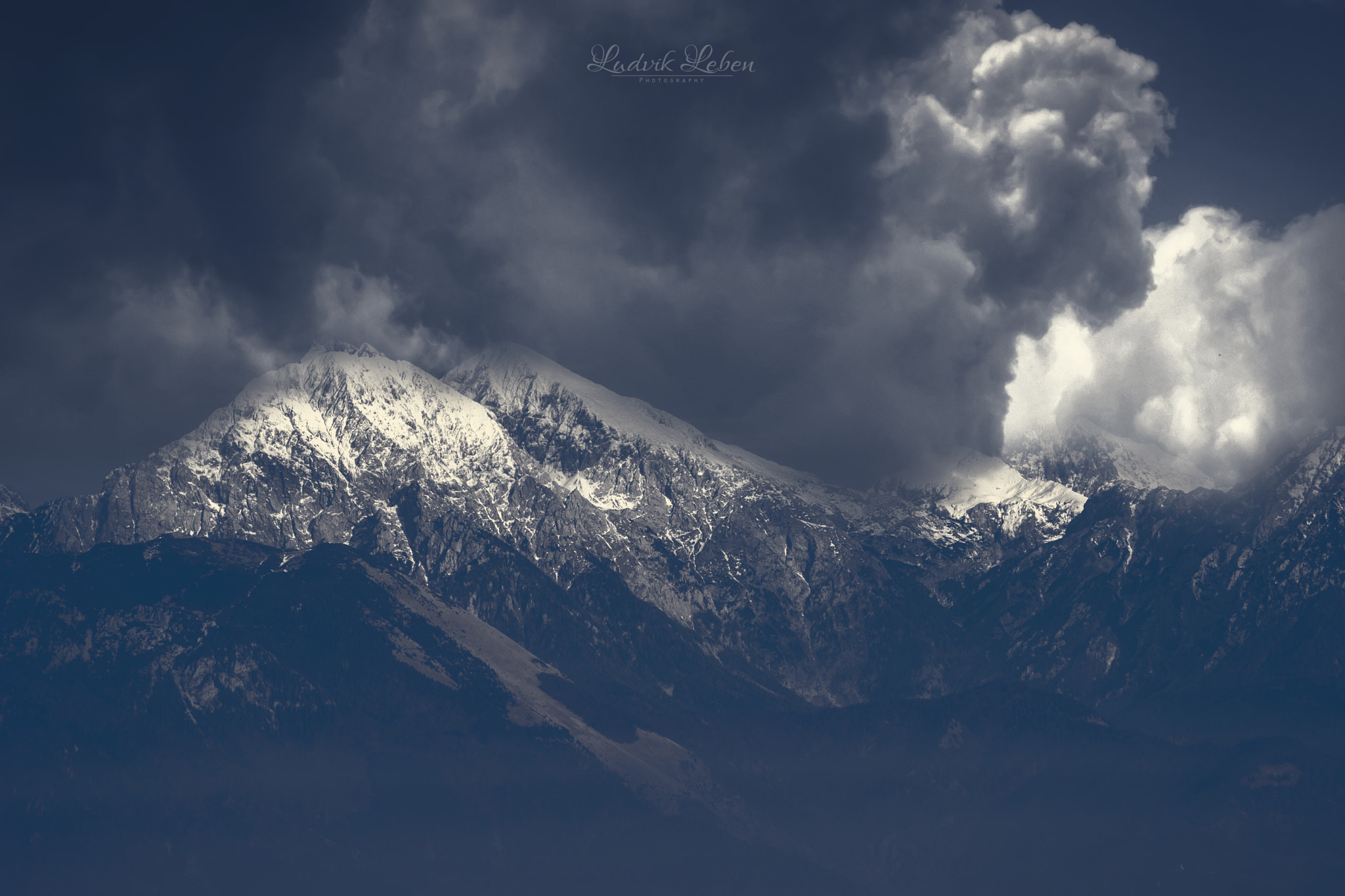 Sony a7 II + Sony 70-300mm F4.5-5.6 G SSM sample photo. Snow capped mountains photography