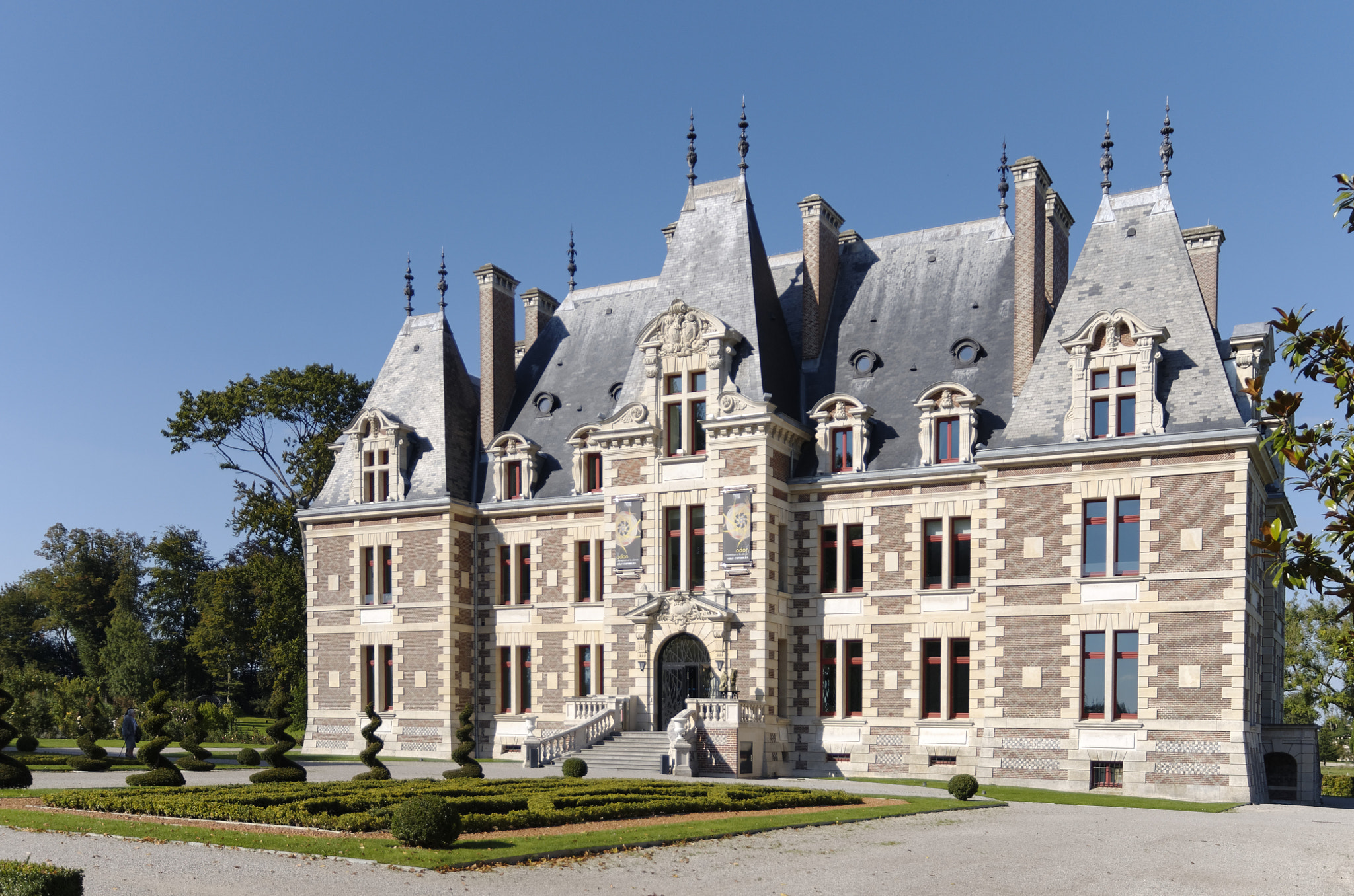 Sigma 17-70mm F2.8-4 DC Macro HSM Contemporary sample photo. Chateau art () photography