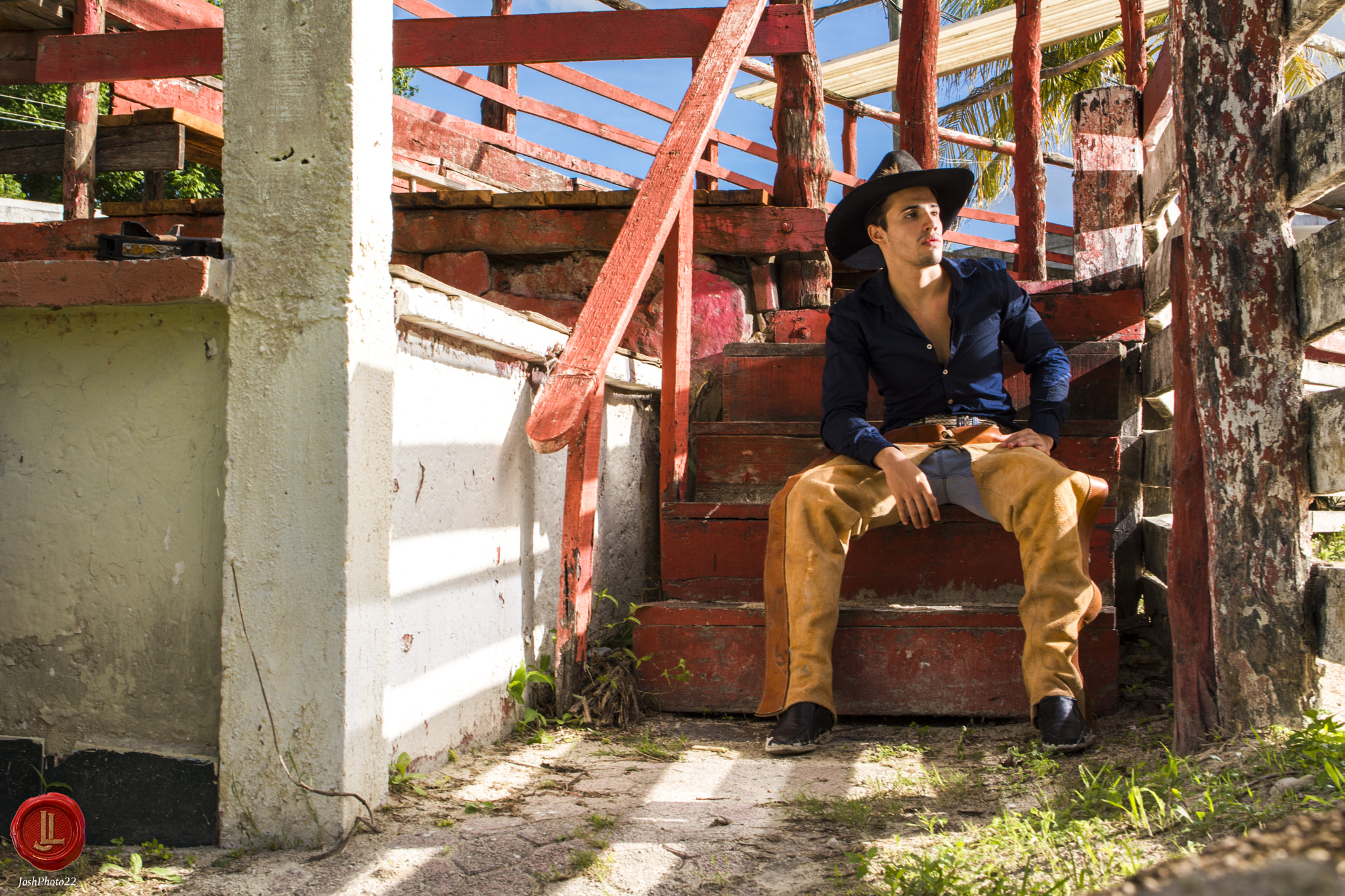 Nikon D5200 + Nikon AF-S Nikkor 28mm F1.8G sample photo. Cowboy in the stairs photography
