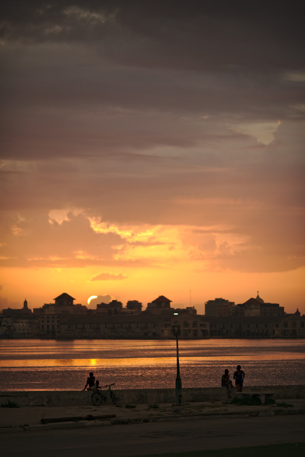Nikon D800 + Nikon AF Nikkor 105mm F2D DC sample photo. Havana bay photography