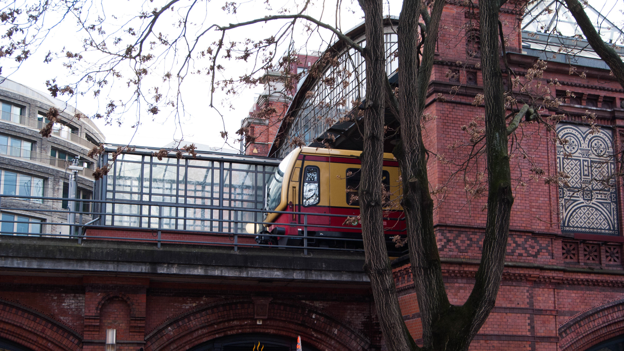 Sony Alpha DSLR-A200 + Sony DT 18-55mm F3.5-5.6 SAM sample photo. Berlin s-bahn photography