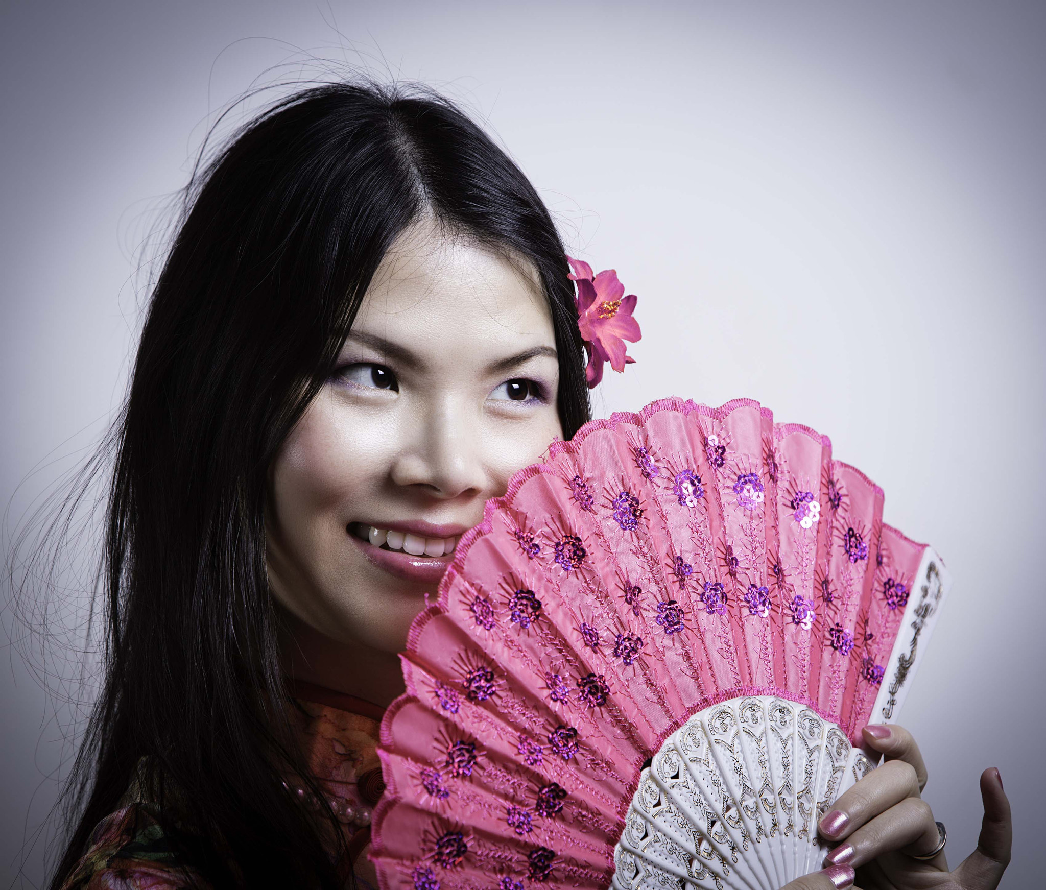 Canon EOS 5DS sample photo. Girl with a fan photography