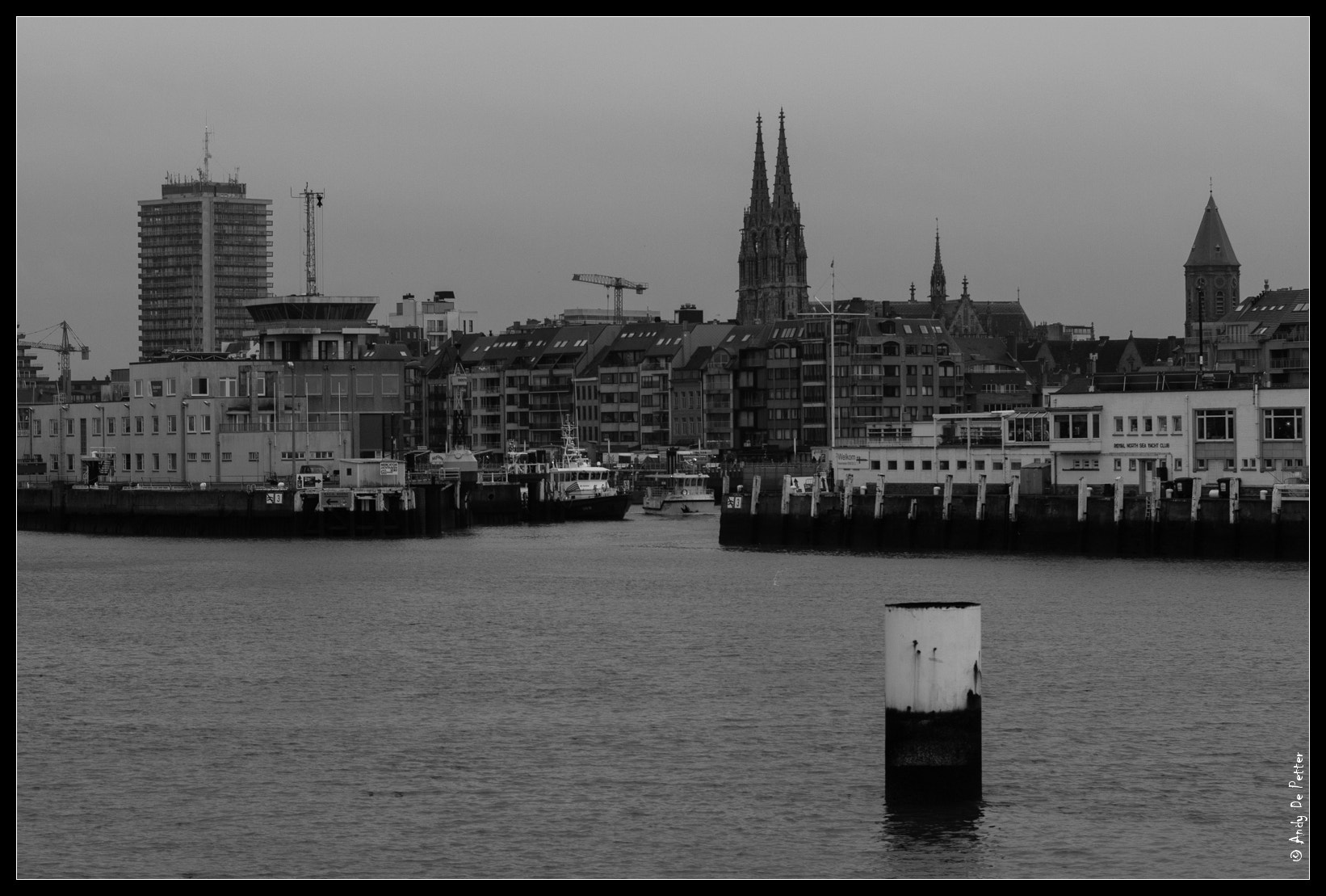 Canon EOS 400D (EOS Digital Rebel XTi / EOS Kiss Digital X) sample photo. Ostend, belgium photography