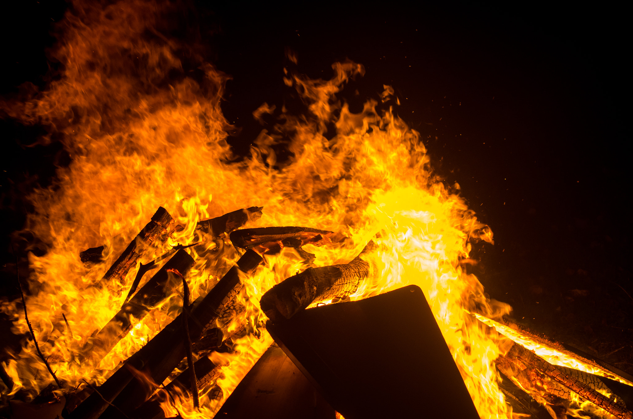 Tamron AF 70-300mm F4-5.6 Di LD Macro sample photo. Fire photography