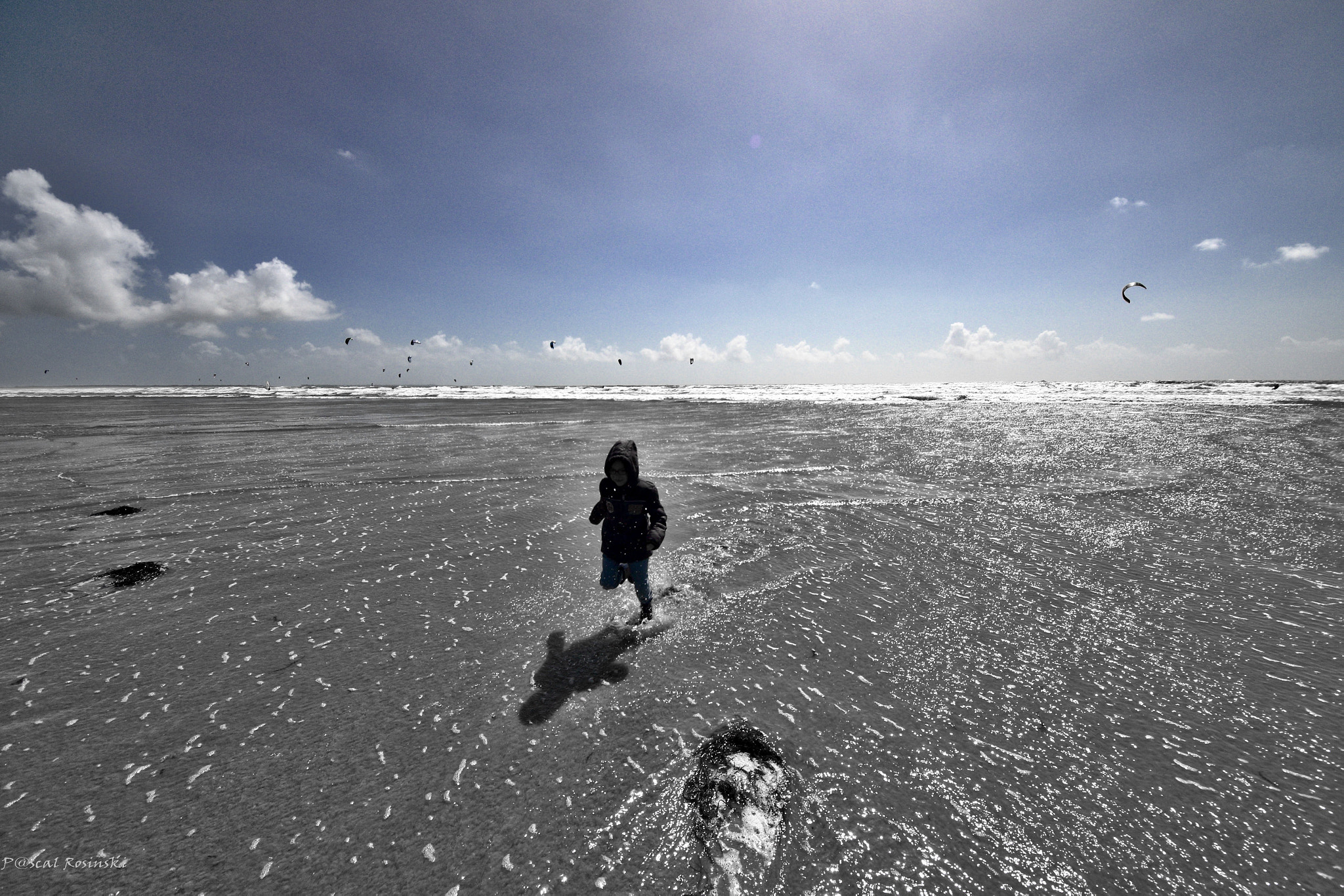 Canon EOS 70D + Sigma 8-16mm F4.5-5.6 DC HSM sample photo. Child on the beach photography
