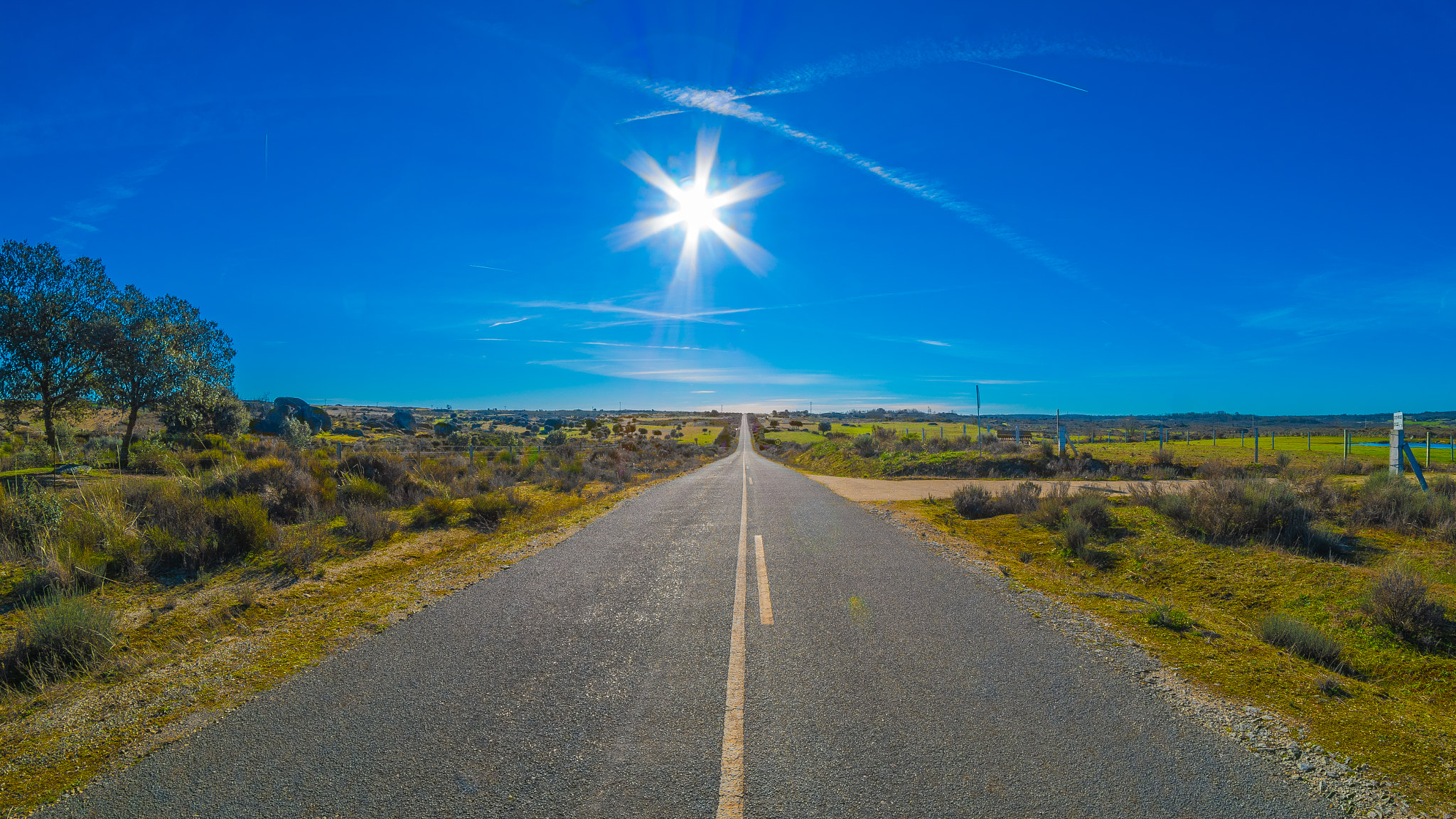 Pentax K-S2 + A Series Lens sample photo. La carretera  photography