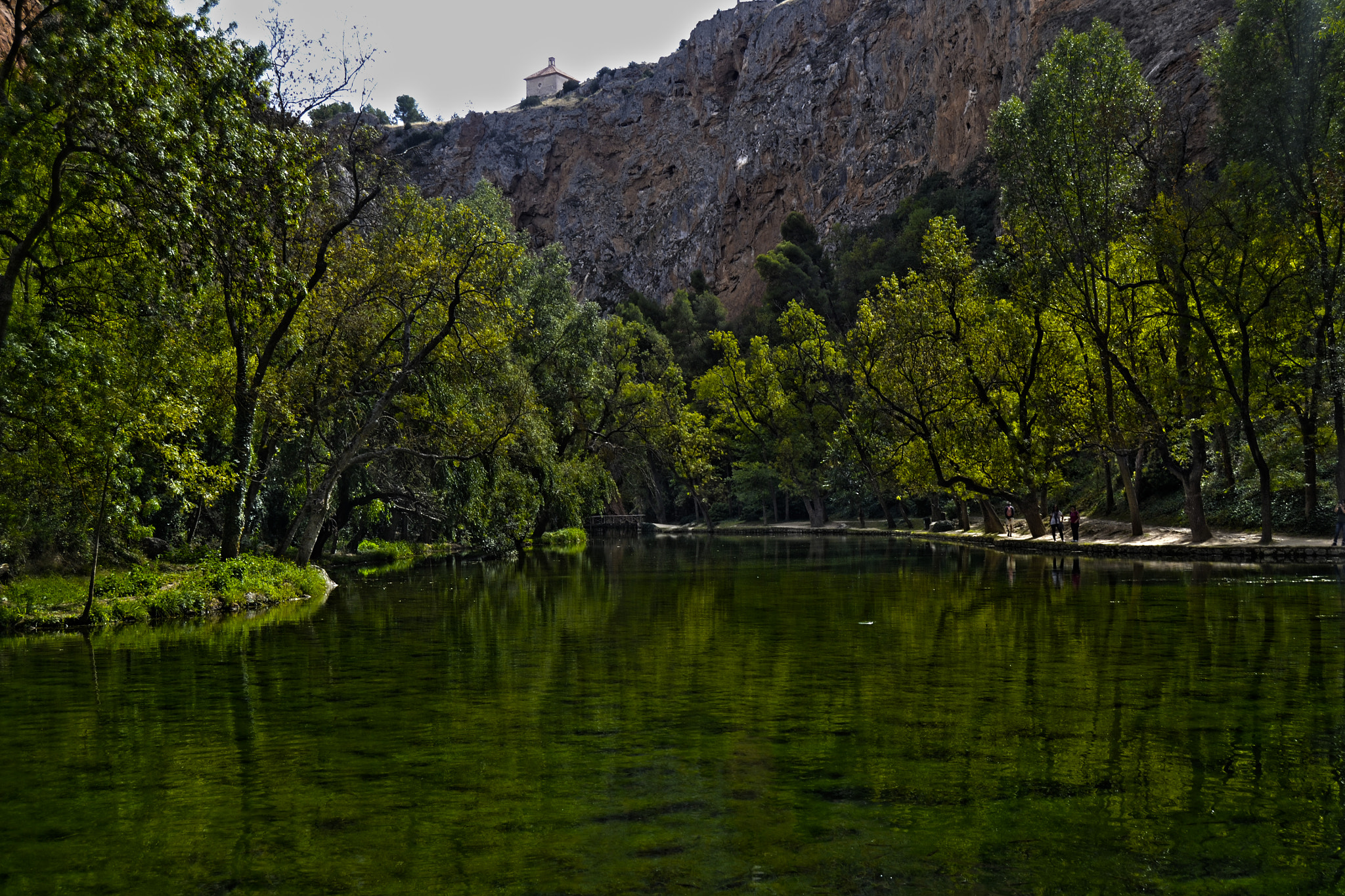 Nikon D3100 + AF Nikkor 28mm f/1.4D sample photo. Agua en calma photography