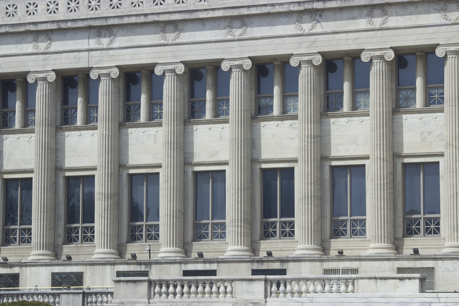 Canon EF 35-80mm f/4-5.6 sample photo. Columns photography