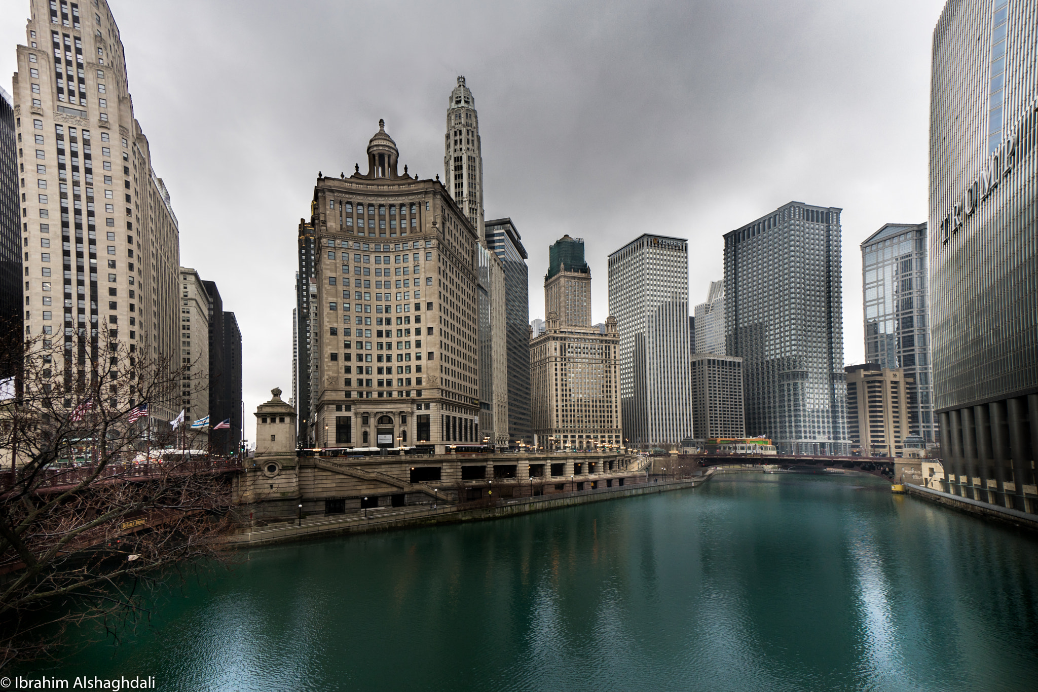 Sony a7 + Sony E 10-18mm F4 OSS sample photo. Chicago's river photography