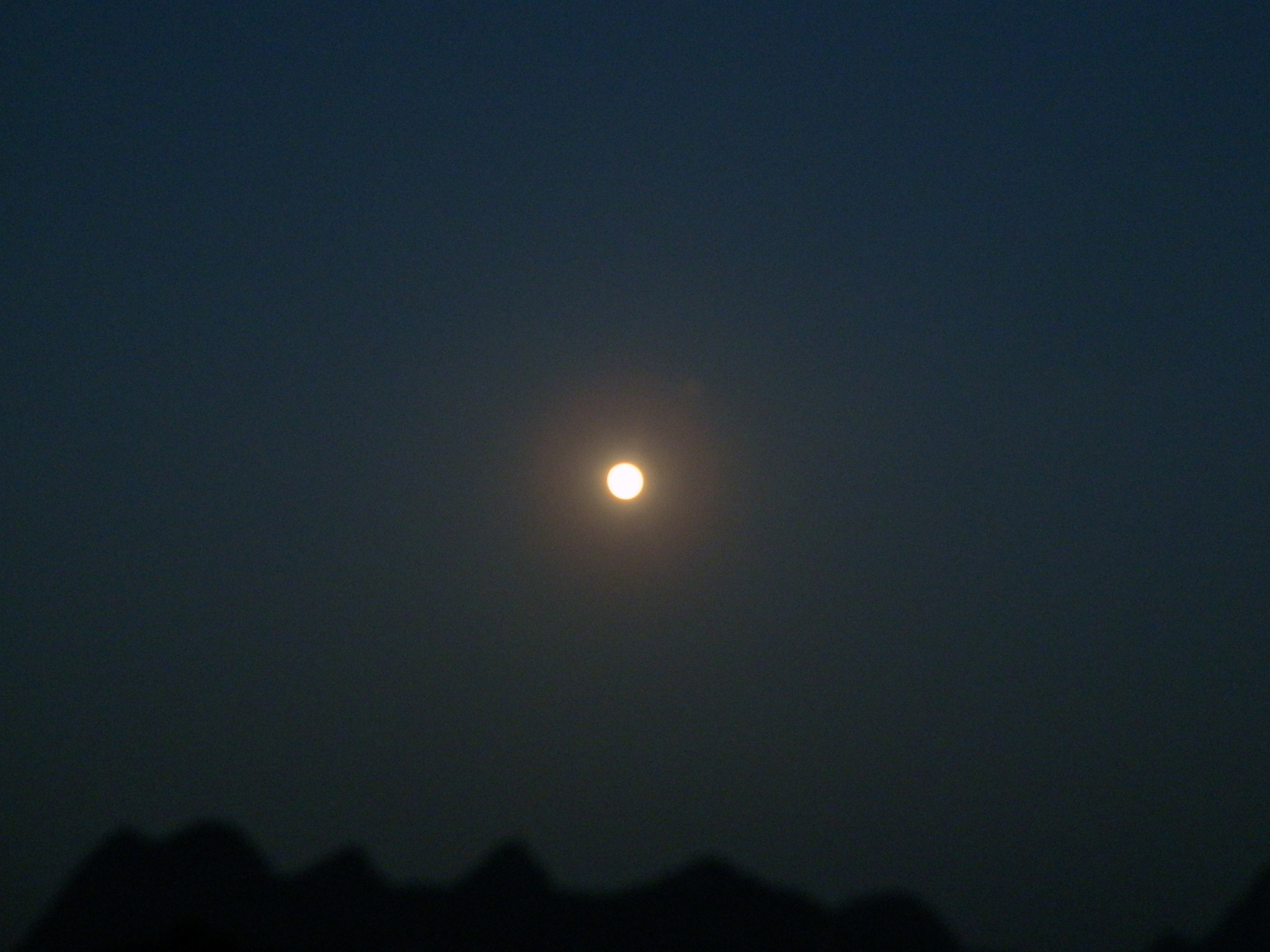 Olympus SP-610UZ sample photo. 月是故乡明olympus digital camera photography