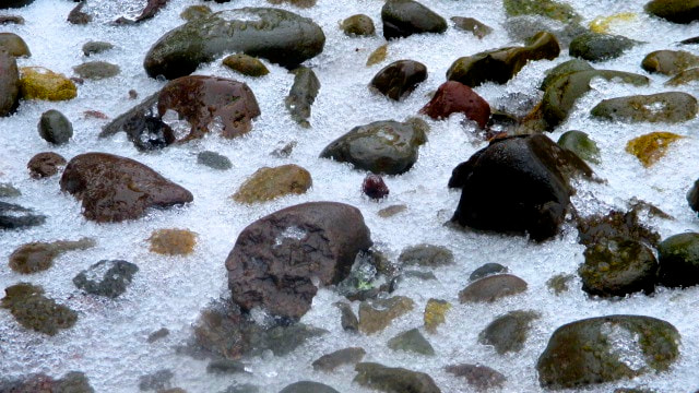 Canon PowerShot ELPH 115 IS (IXUS 132 / IXY 90F) sample photo. Rocks in melting snow photography